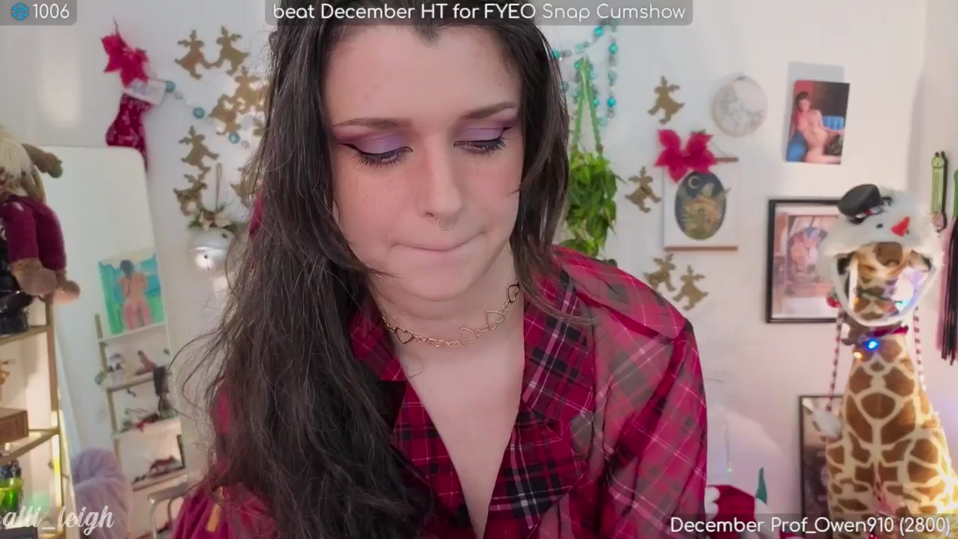 Gallery image thumbnail from alli_leigh's myfreecams stream on, 12/14/2024, 24:03 image 1 of 20