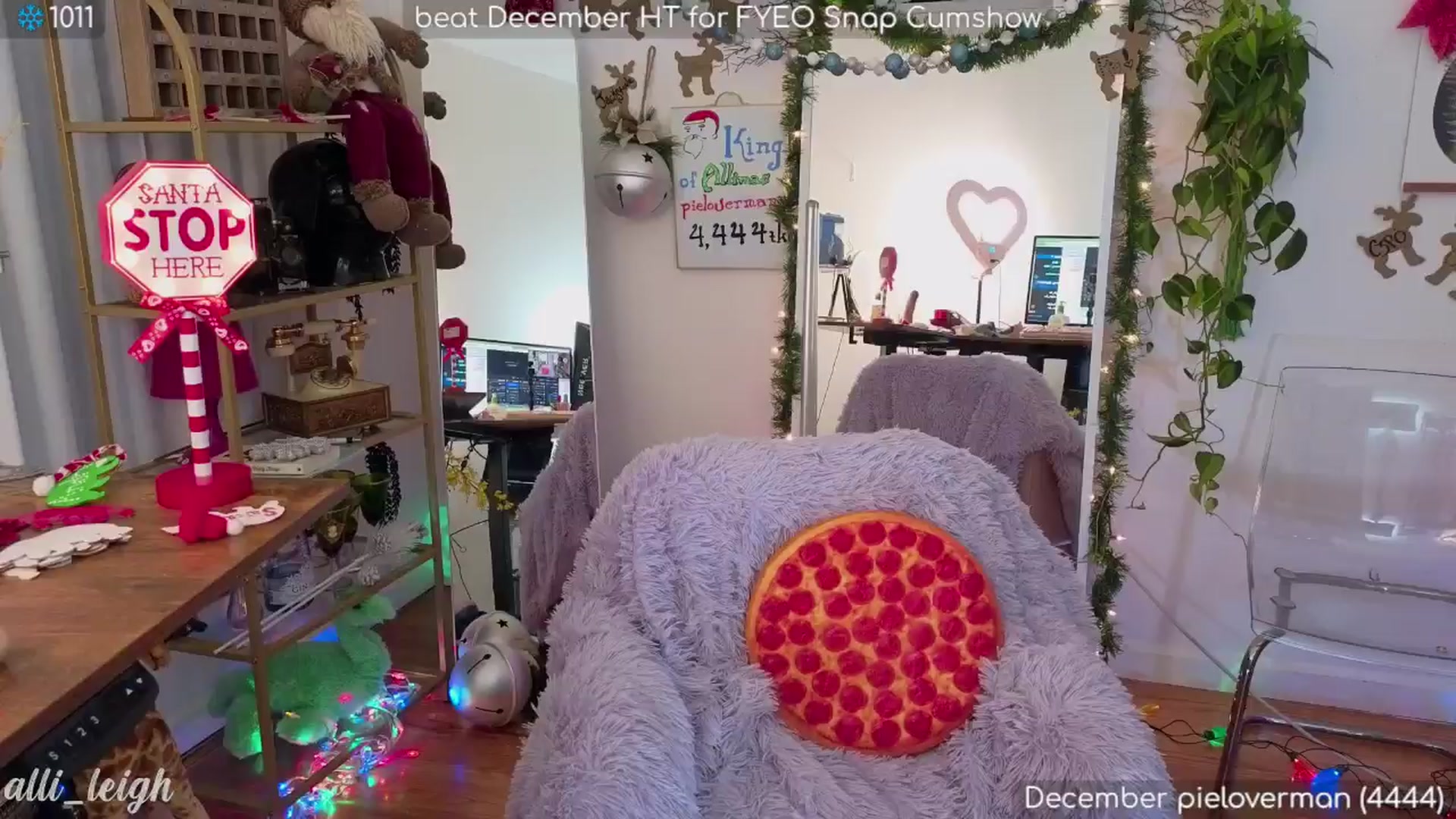 Gallery image thumbnail from alli_leigh's myfreecams stream on, 12/18/2024, 03:33 image 7 of 20