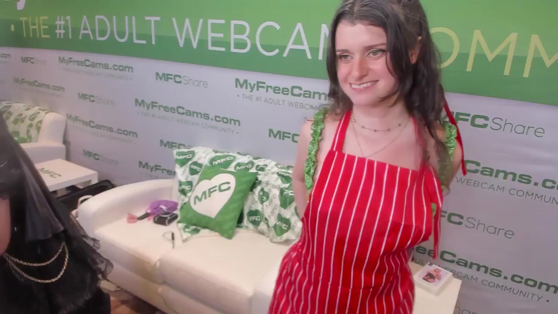 Gallery image thumbnail from alli_leigh's myfreecams stream on, 01/24/2025, 02:15 image 1 of 20
