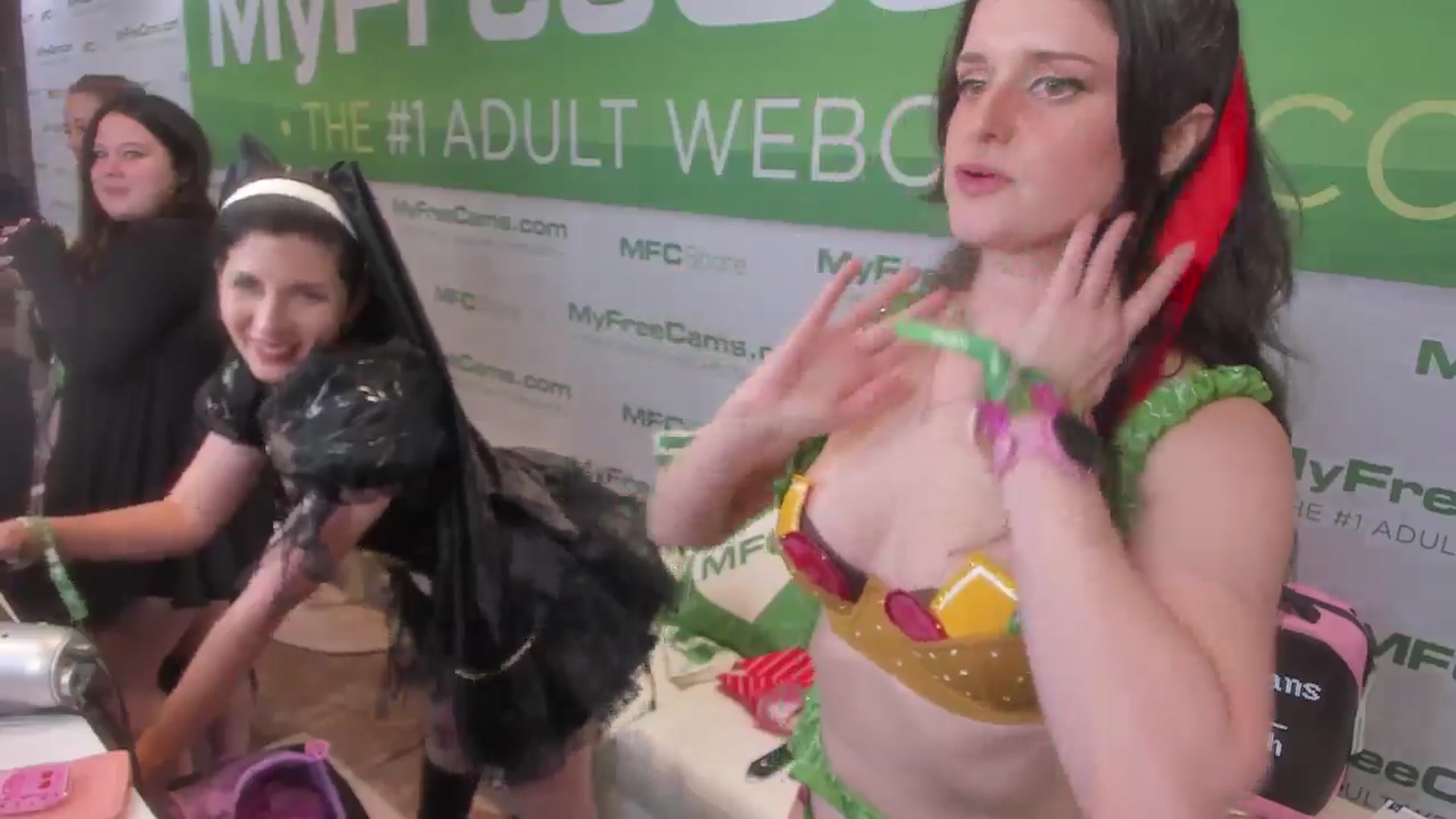 Gallery image thumbnail from alli_leigh's myfreecams stream on, 01/24/2025, 02:15 image 10 of 20