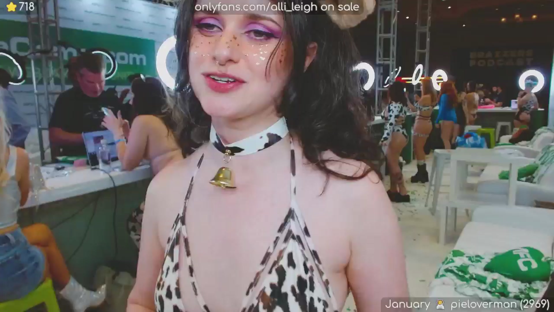 Gallery image thumbnail from alli_leigh's myfreecams stream on, 01/25/2025, 02:05 image 19 of 20