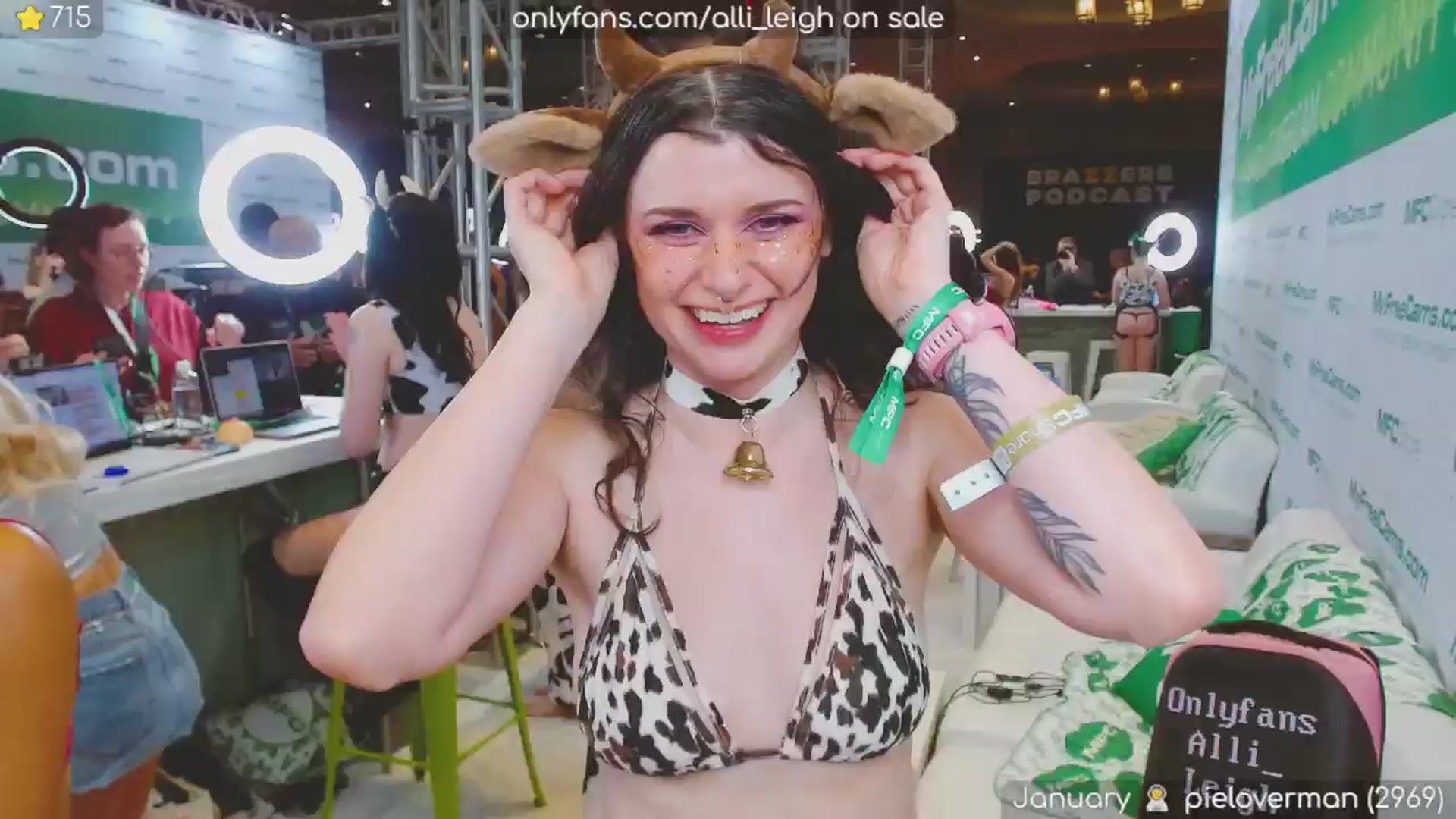 Gallery image thumbnail from alli_leigh's myfreecams stream on, 01/25/2025, 02:05 image 12 of 20