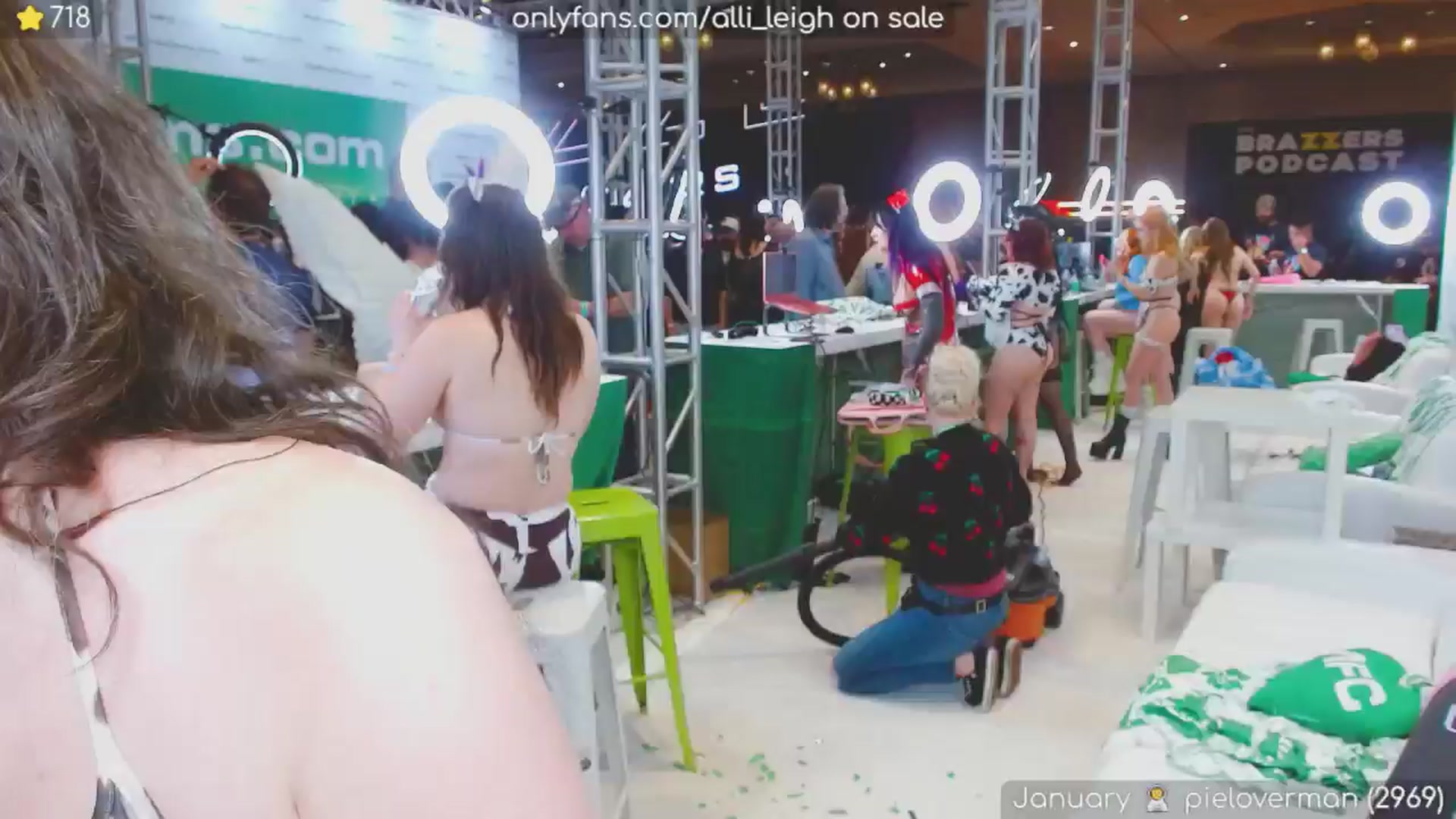 Gallery image thumbnail from alli_leigh's myfreecams stream on, 01/25/2025, 02:05 image 20 of 20