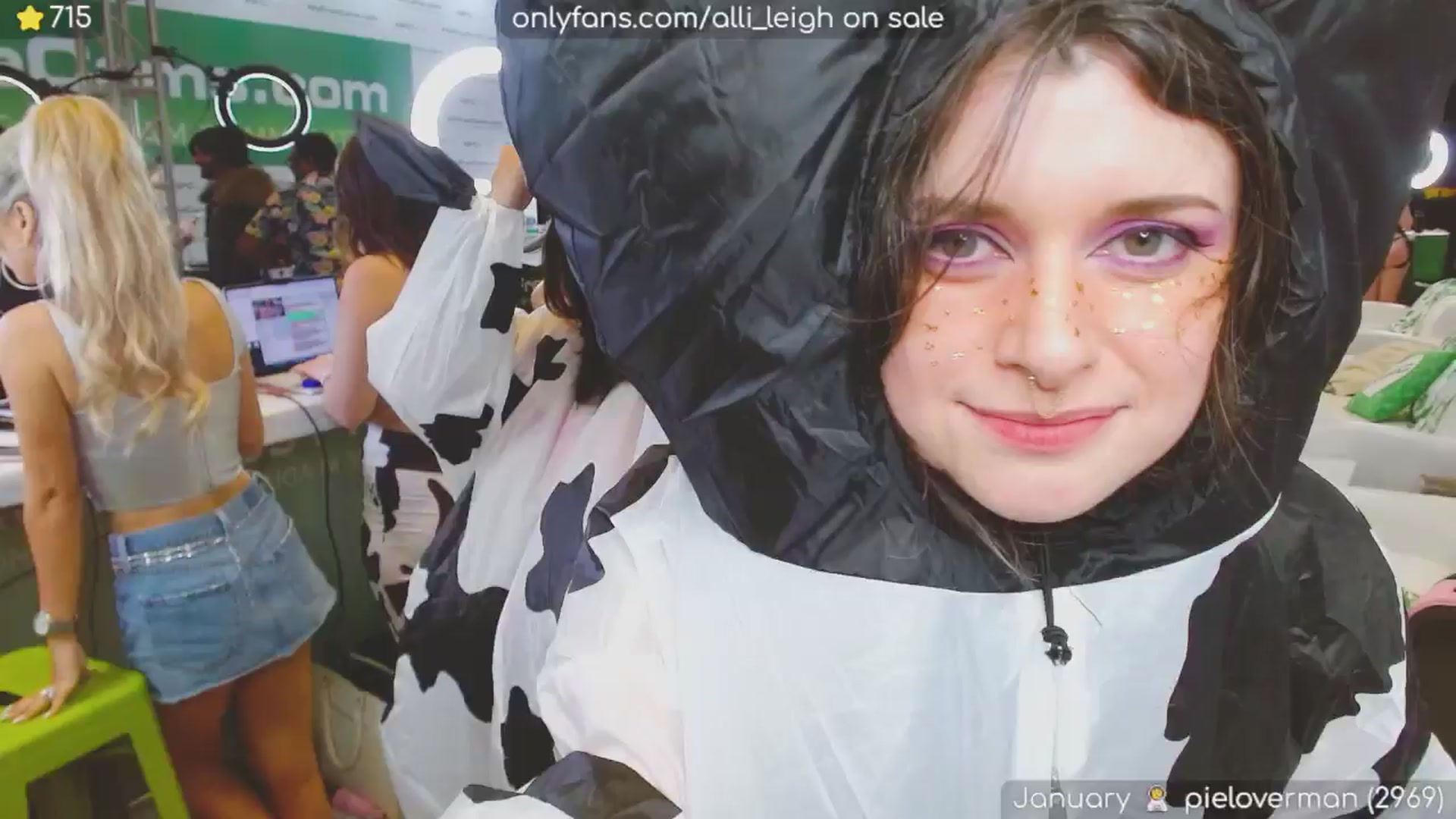 Gallery image thumbnail from alli_leigh's myfreecams stream on, 01/25/2025, 02:05 image 10 of 20