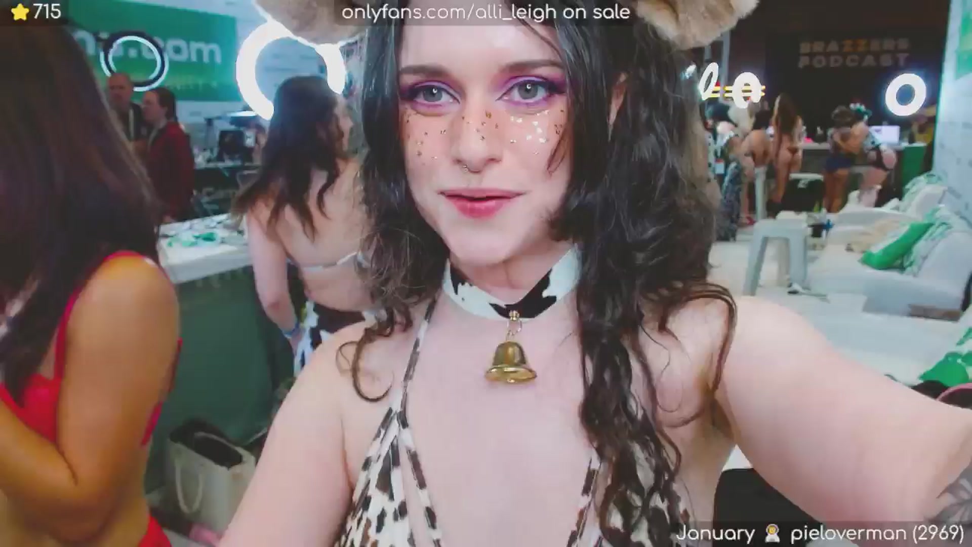 Gallery image thumbnail from alli_leigh's myfreecams stream on, 01/25/2025, 02:05 image 9 of 20