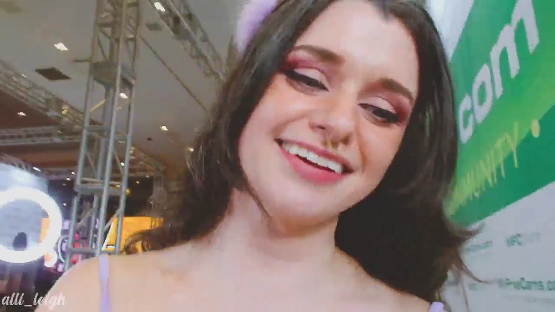 Gallery image thumbnail from alli_leigh's myfreecams stream on, 01/25/2025, 23:56 image 16 of 20