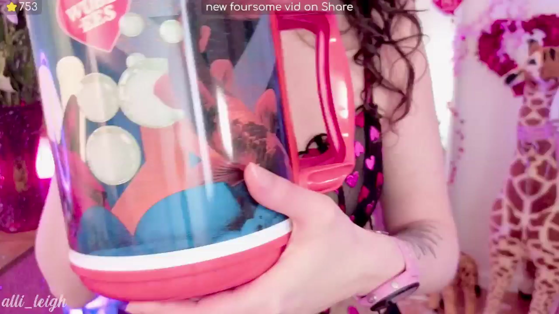 Gallery image thumbnail from alli_leigh's myfreecams stream on, 02/15/2025, 04:02 image 2 of 20