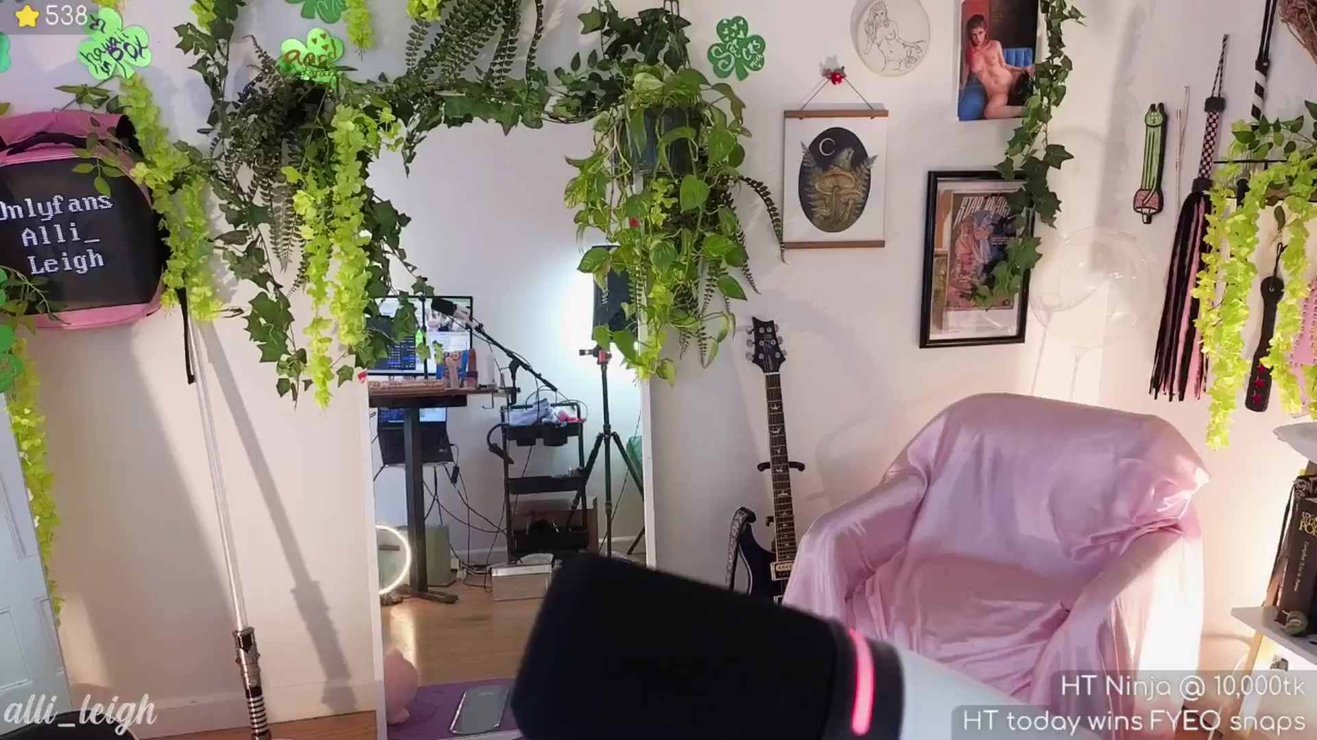 Gallery image thumbnail from alli_leigh's myfreecams stream on, 03/14/2025, 03:23 image 5 of 20