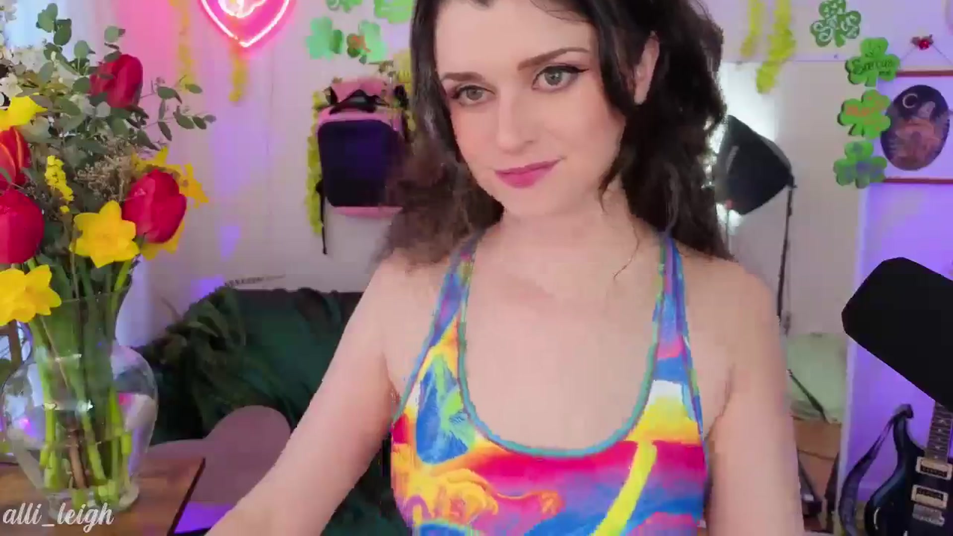 Gallery image thumbnail from alli_leigh's myfreecams stream on, 03/30/2025, 24:45 image 8 of 20