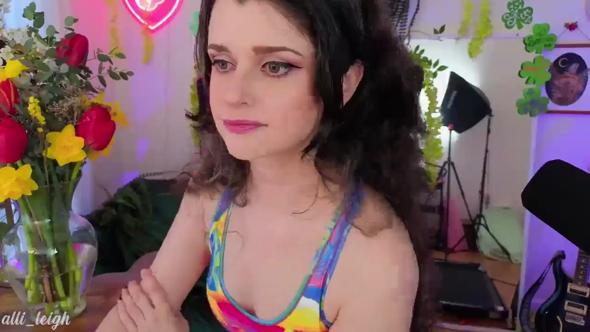 Gallery image thumbnail from alli_leigh's myfreecams stream on, 03/30/2025, 24:45 image 7 of 20
