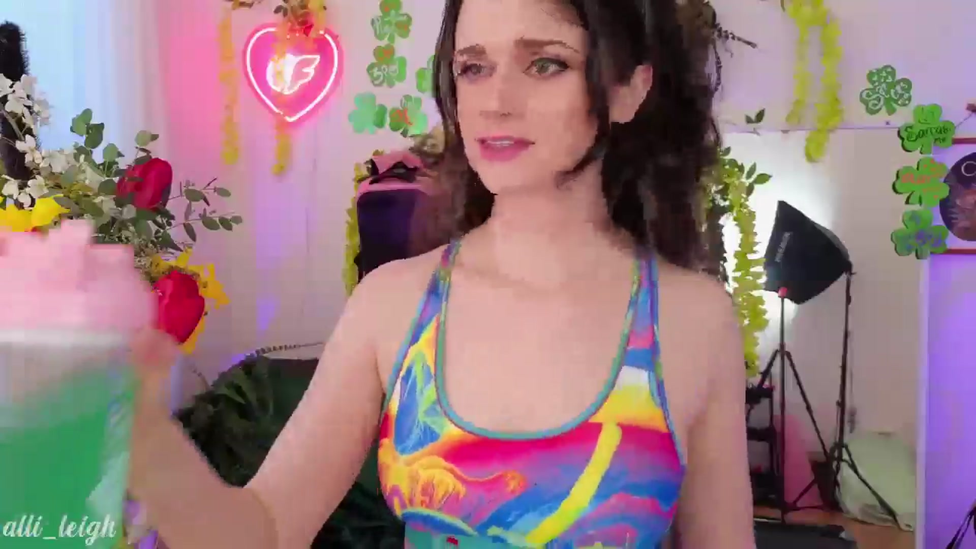 Gallery image thumbnail from alli_leigh's myfreecams stream on, 03/30/2025, 24:45 image 2 of 20