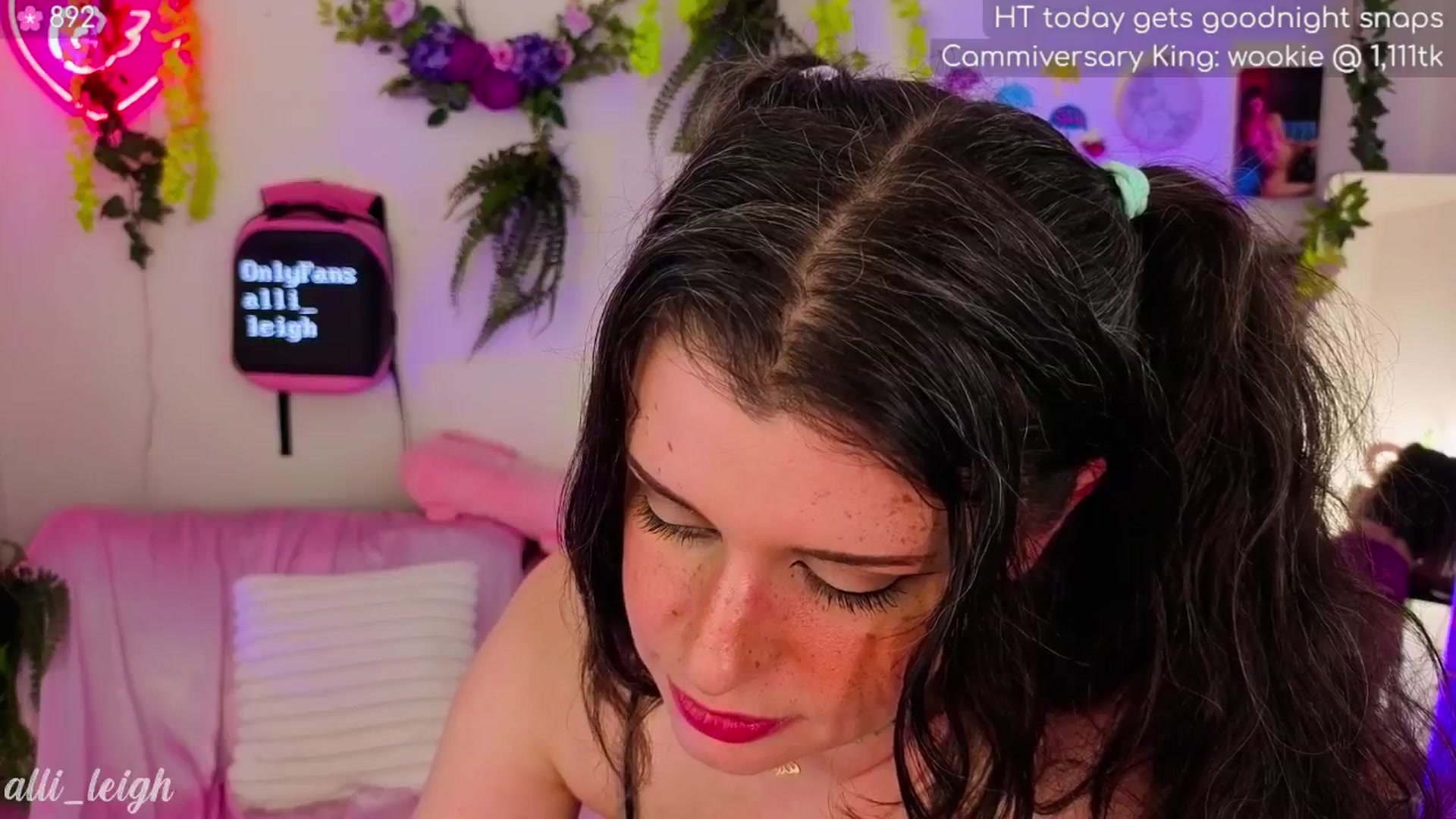 Gallery image thumbnail from alli_leigh's myfreecams stream on, 05/02/2025, 03:38 image 4 of 20