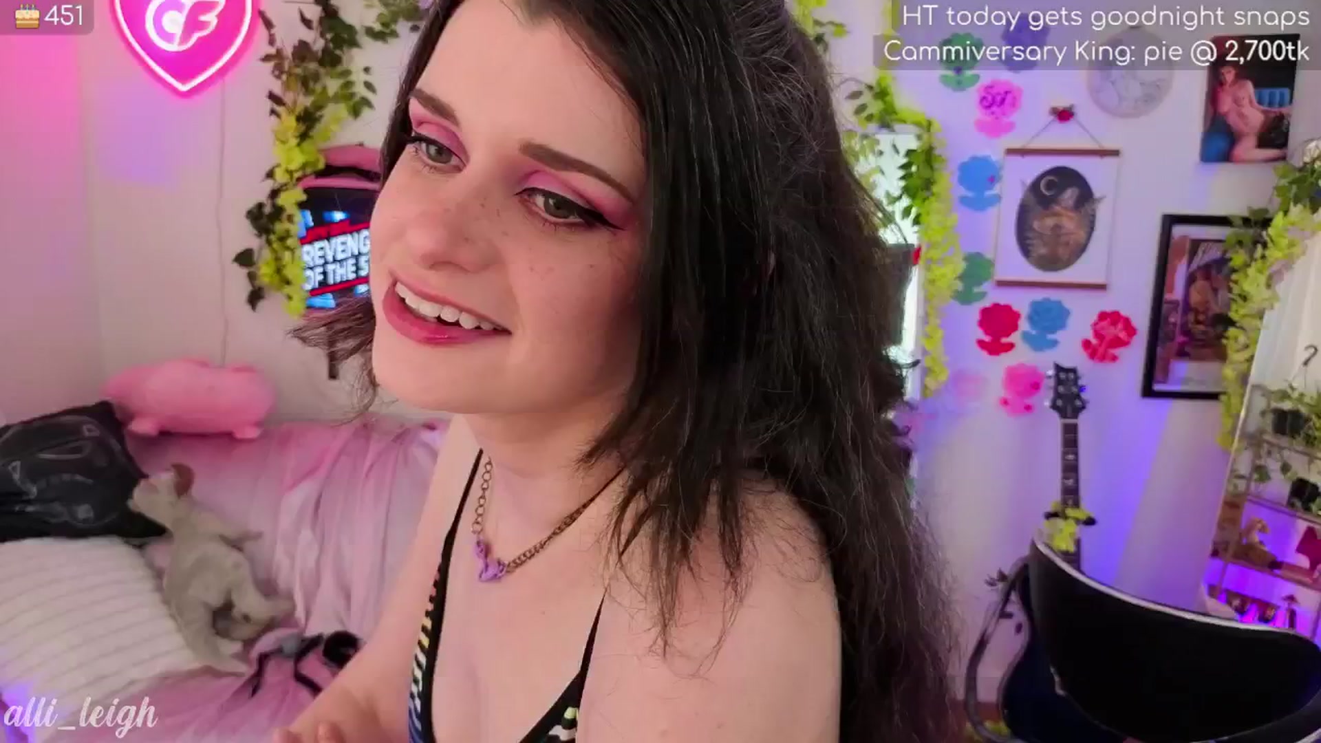 Gallery image thumbnail from alli_leigh's myfreecams stream on, 05/06/2025, 24:01 image 18 of 20