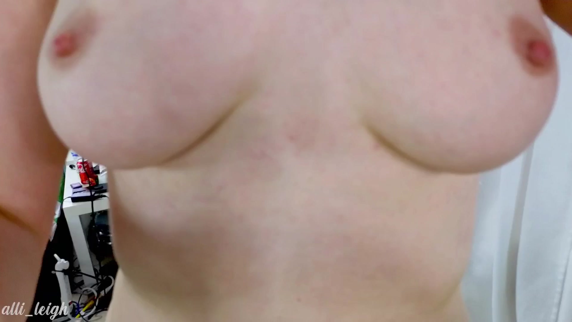 Gallery image thumbnail from alli_leigh's myfreecams stream on, 05/22/2025, 04:08 image 20 of 20