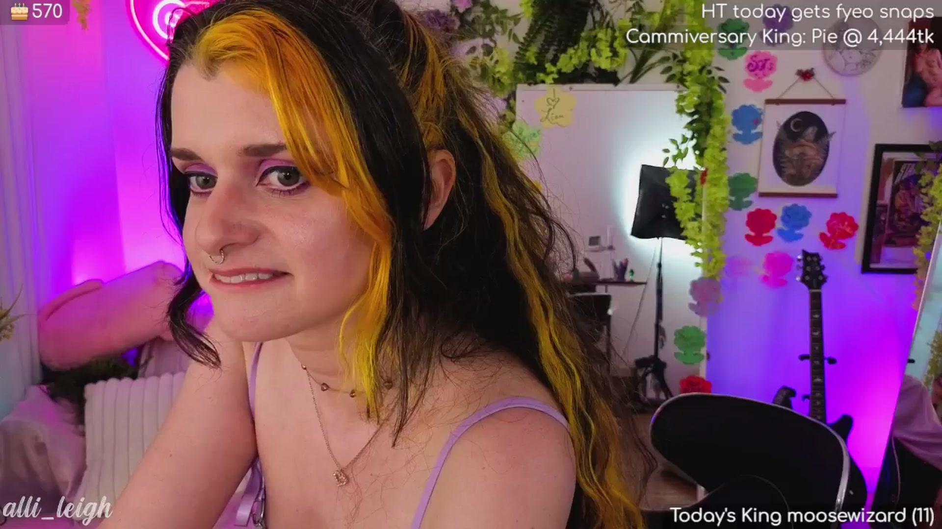 Gallery image thumbnail from alli_leigh's myfreecams stream on, 05/29/2025, 02:58 image 14 of 20