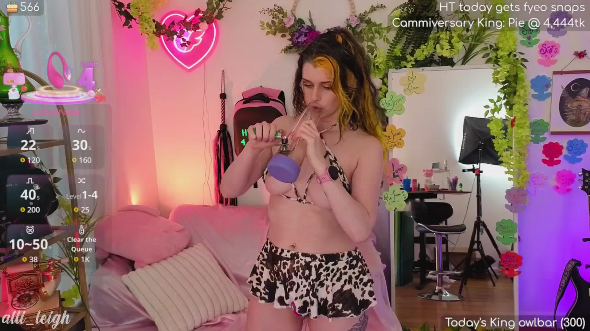 Gallery image thumbnail from alli_leigh's myfreecams stream on, 05/30/2025, 24:41 image 18 of 20