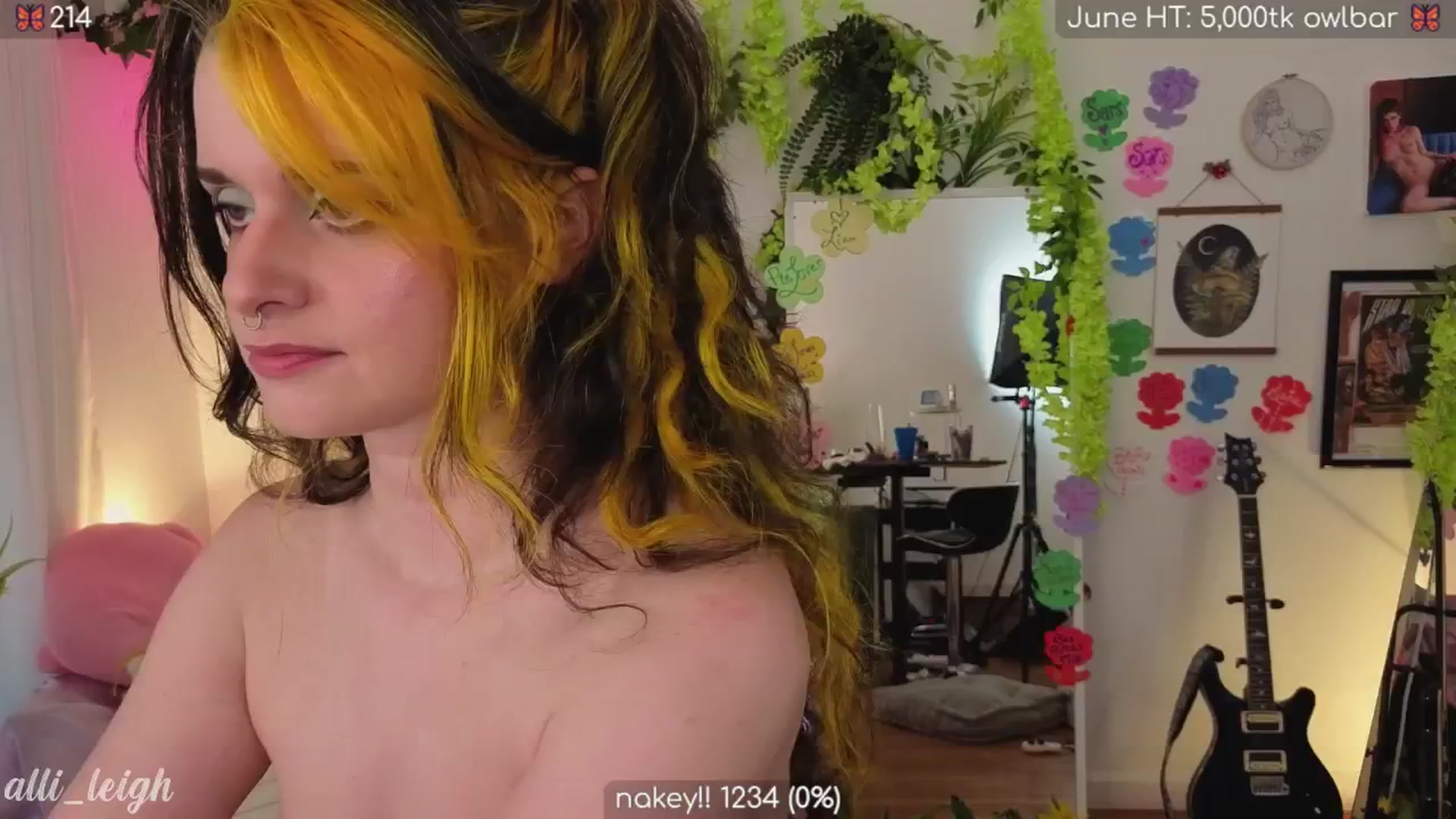 Gallery image thumbnail from alli_leigh's myfreecams stream on, 06/02/2025, 03:15 image 3 of 20