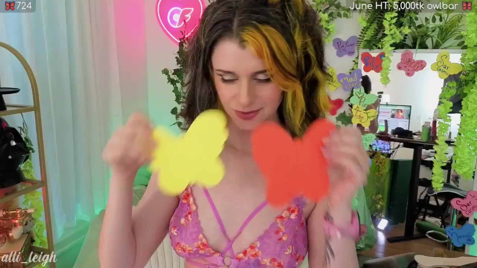 Gallery image thumbnail from alli_leigh's myfreecams stream on, 06/15/2025, 02:07 image 16 of 20