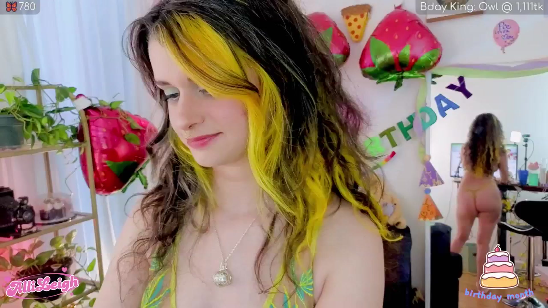 Gallery image thumbnail from alli_leigh's myfreecams stream on, 07/04/2025, 22:38 image 2 of 20