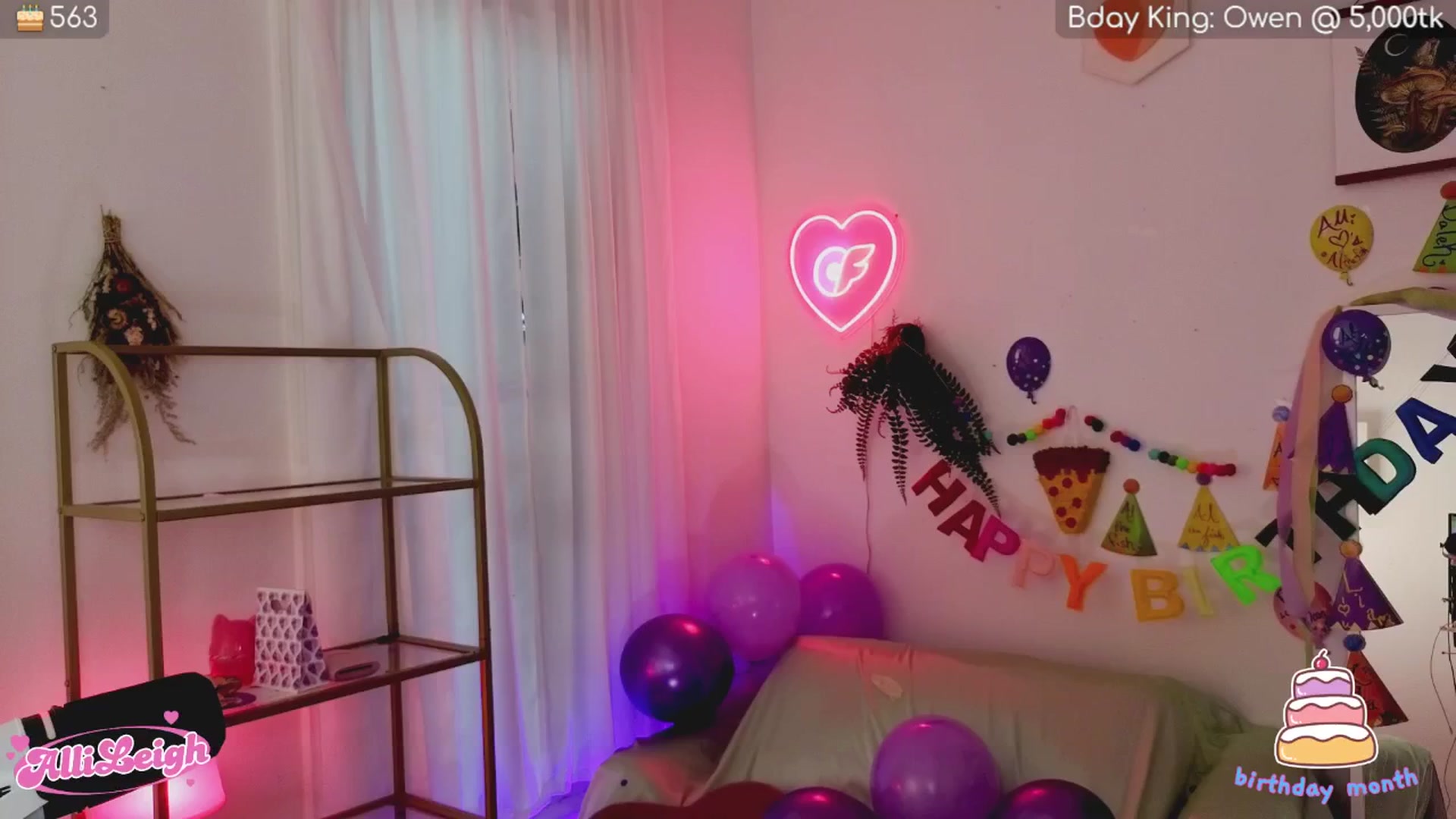 Gallery image thumbnail from alli_leigh's myfreecams stream on, 07/20/2025, 24:07 image 16 of 20