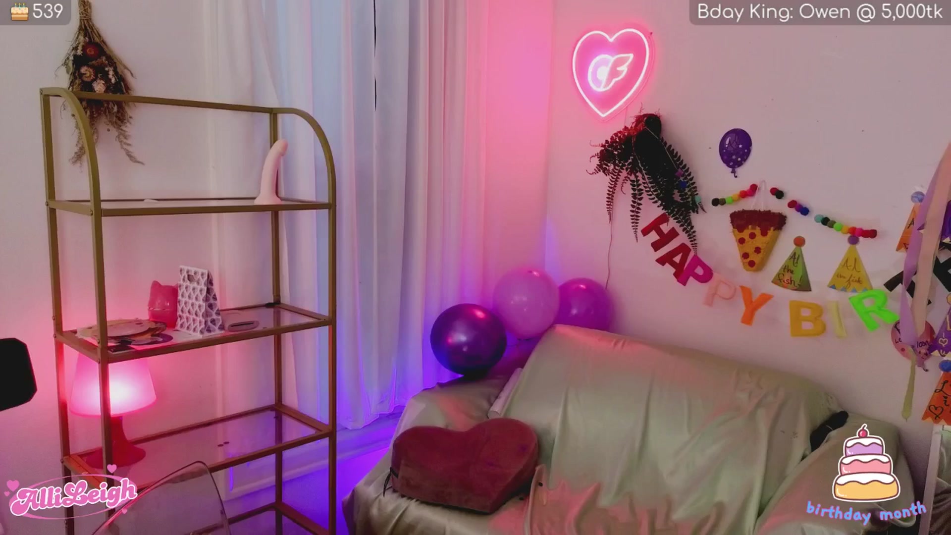Gallery image thumbnail from alli_leigh's myfreecams stream on, 07/20/2025, 24:07 image 18 of 20
