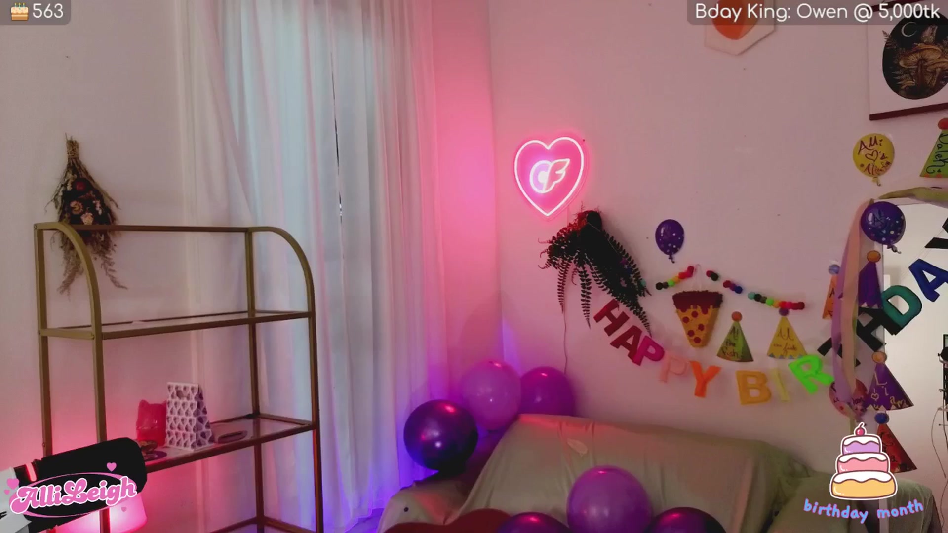 Gallery image thumbnail from alli_leigh's myfreecams stream on, 07/20/2025, 01:36 image 7 of 20