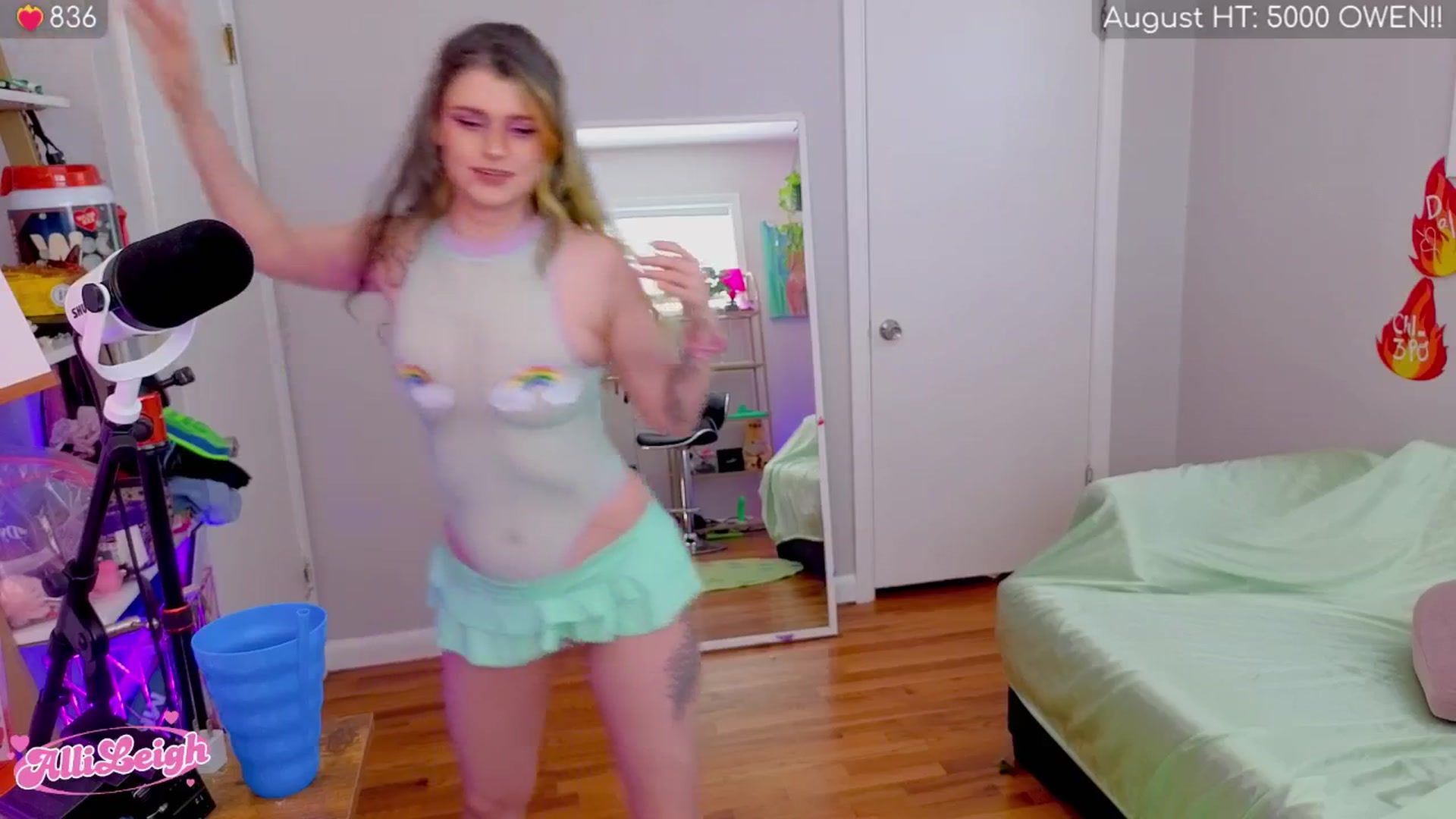 Gallery image thumbnail from alli_leigh's myfreecams stream on, 08/23/2025, 21:17 image 6 of 20