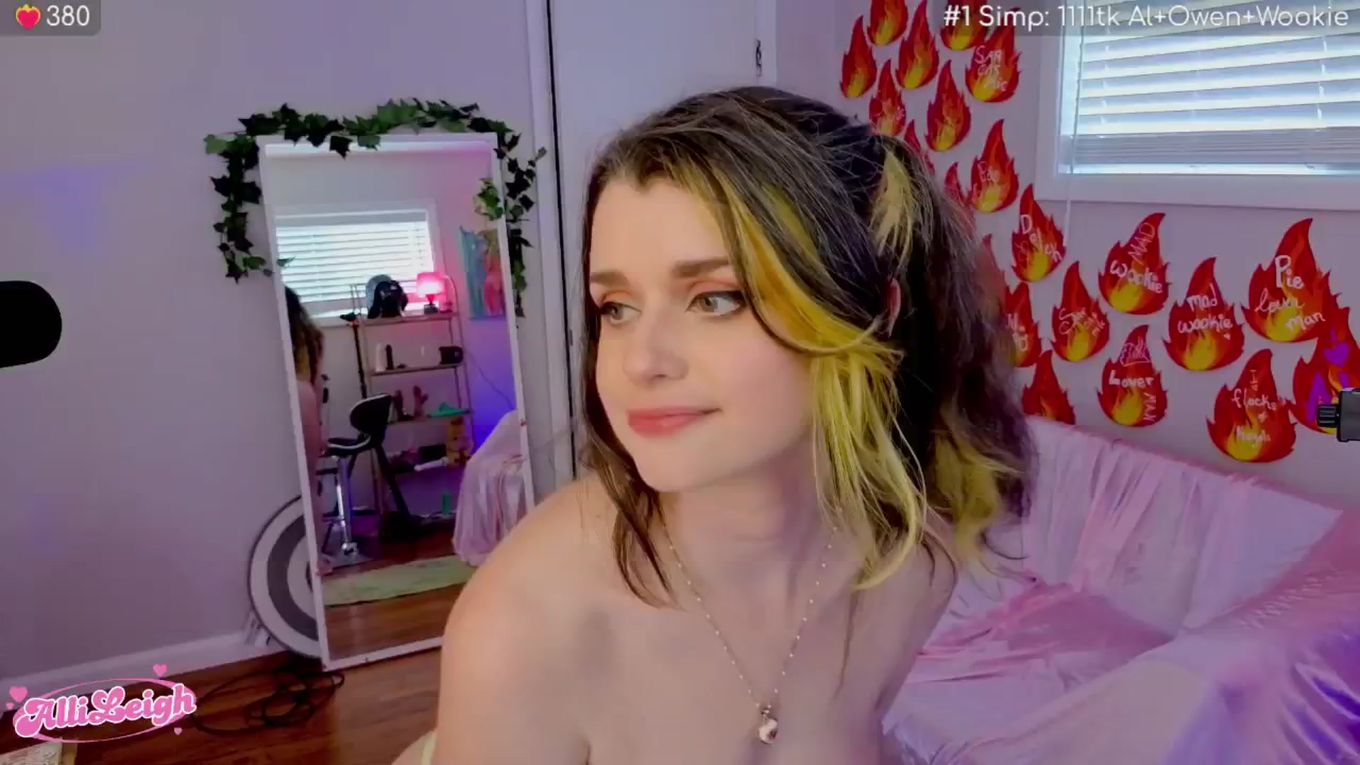 Gallery image thumbnail from alli_leigh's myfreecams stream on, 09/02/2025, 01:13 image 4 of 20