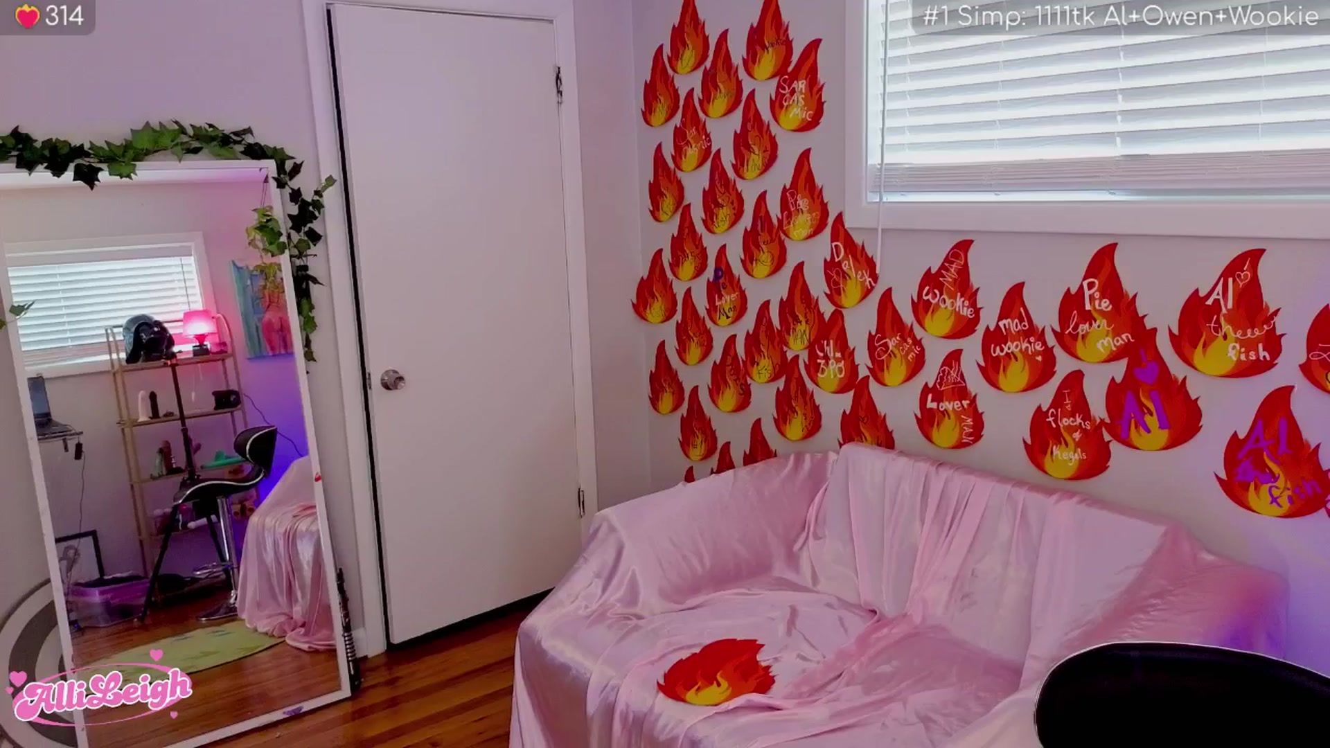 Gallery image thumbnail from alli_leigh's myfreecams stream on, 09/02/2025, 01:13 image 15 of 20