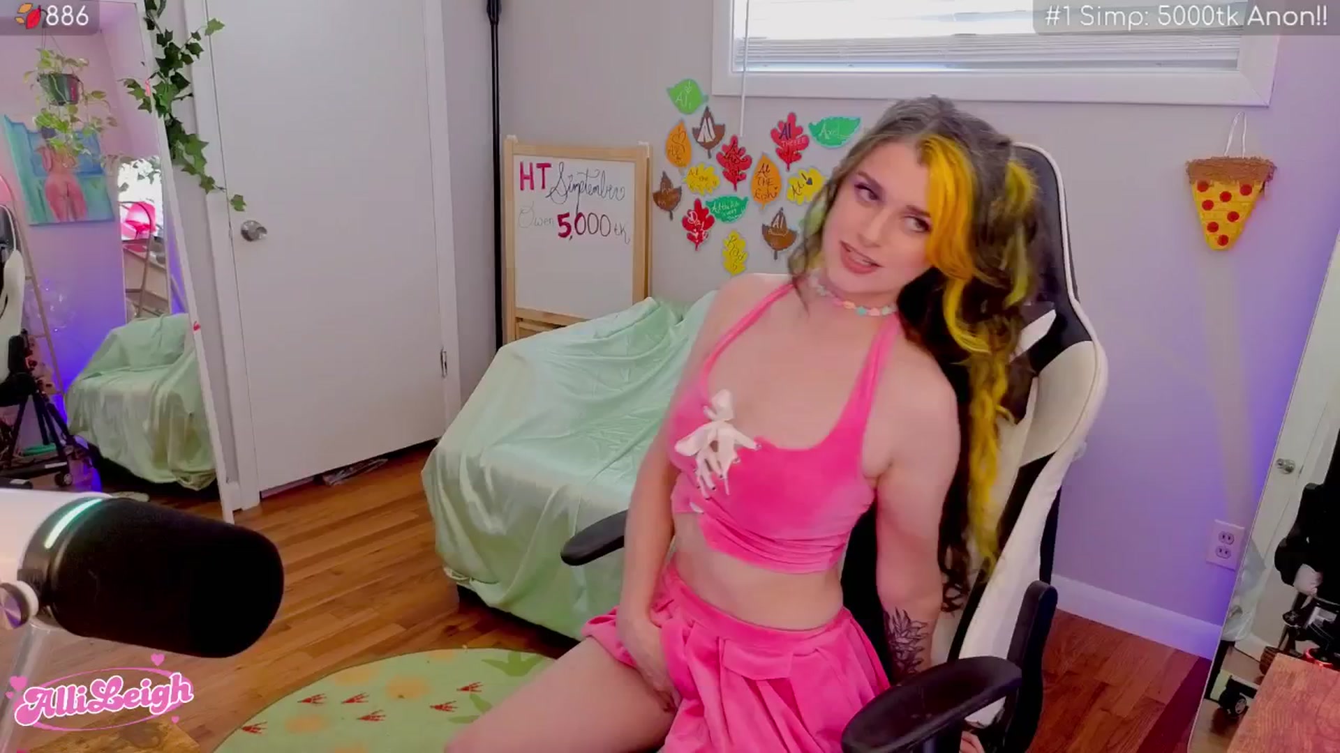 Gallery image thumbnail from alli_leigh's myfreecams stream on, 09/27/2025, 01:10 image 8 of 20