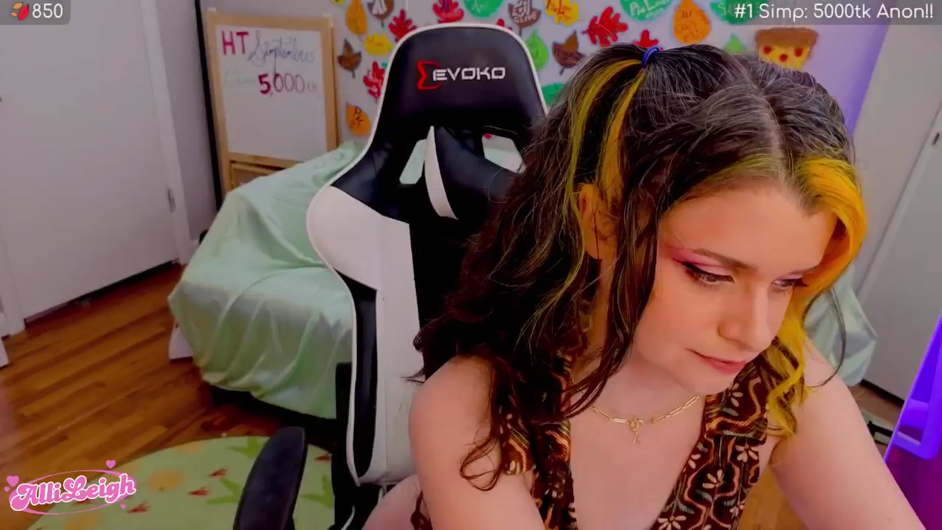 Gallery image thumbnail from alli_leigh's myfreecams stream on, 09/29/2025, 24:02 image 5 of 20