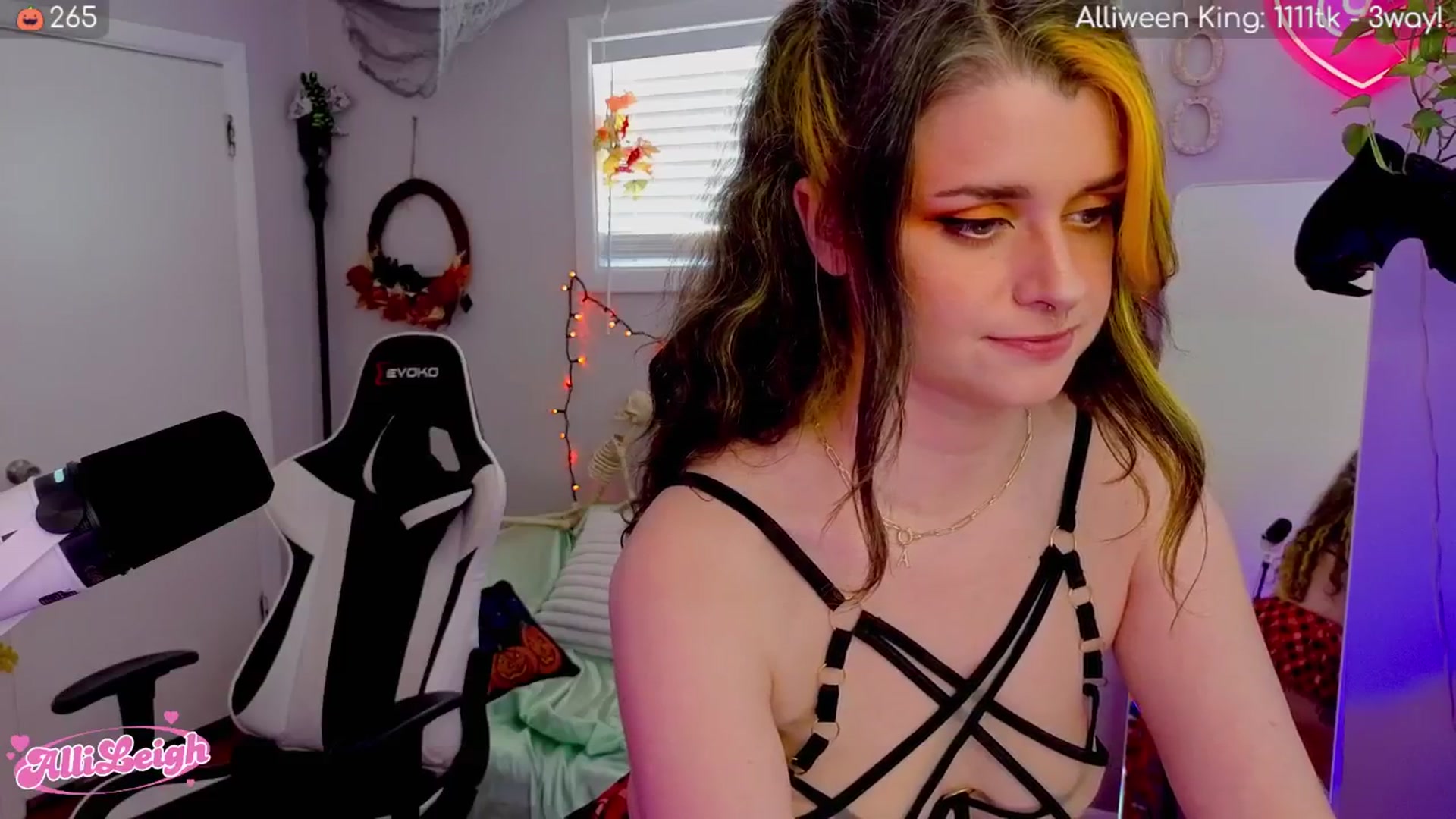 Gallery image thumbnail from alli_leigh's myfreecams stream on, 10/02/2025, 24:59 image 7 of 20