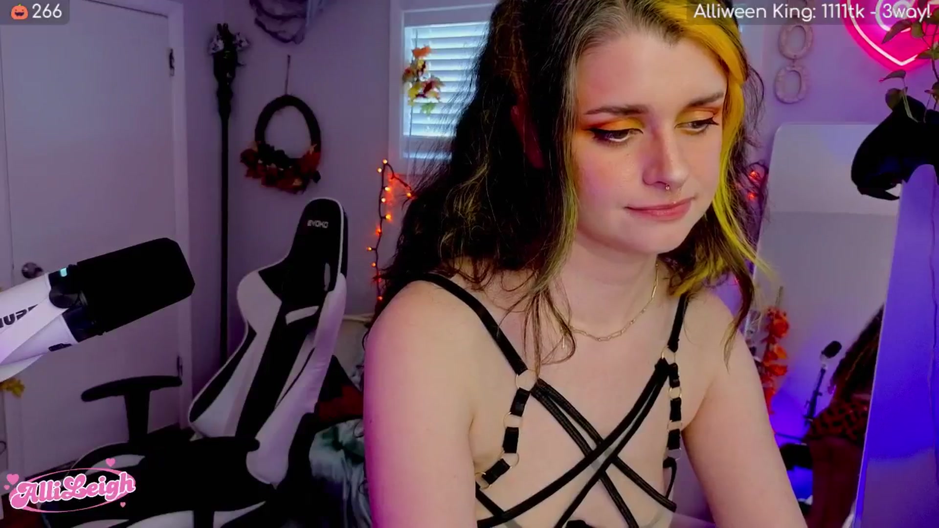Gallery image thumbnail from alli_leigh's myfreecams stream on, 10/02/2025, 24:59 image 14 of 20