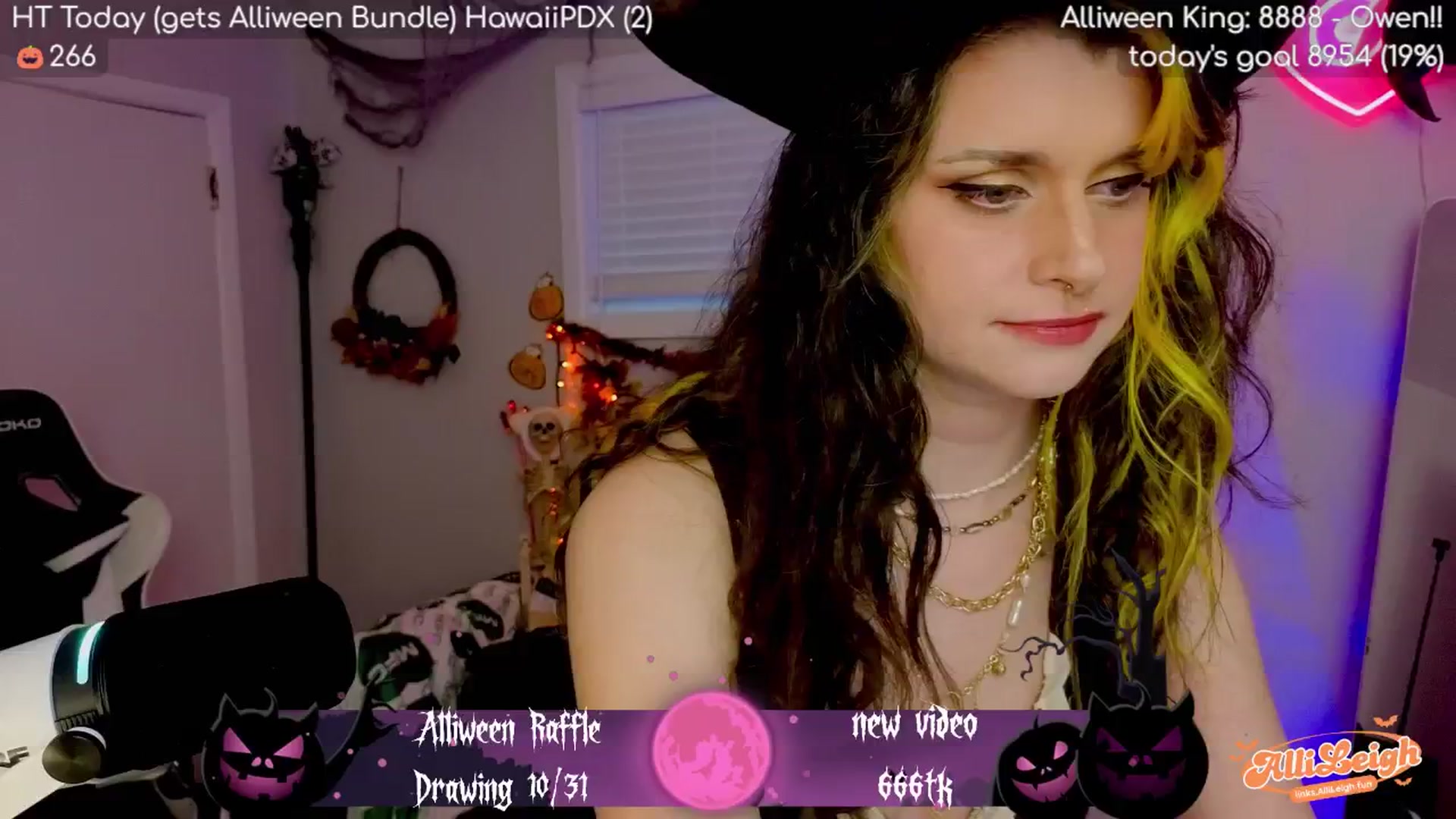 Gallery image thumbnail from alli_leigh's myfreecams stream on, 10/19/2025, 03:47 image 2 of 20