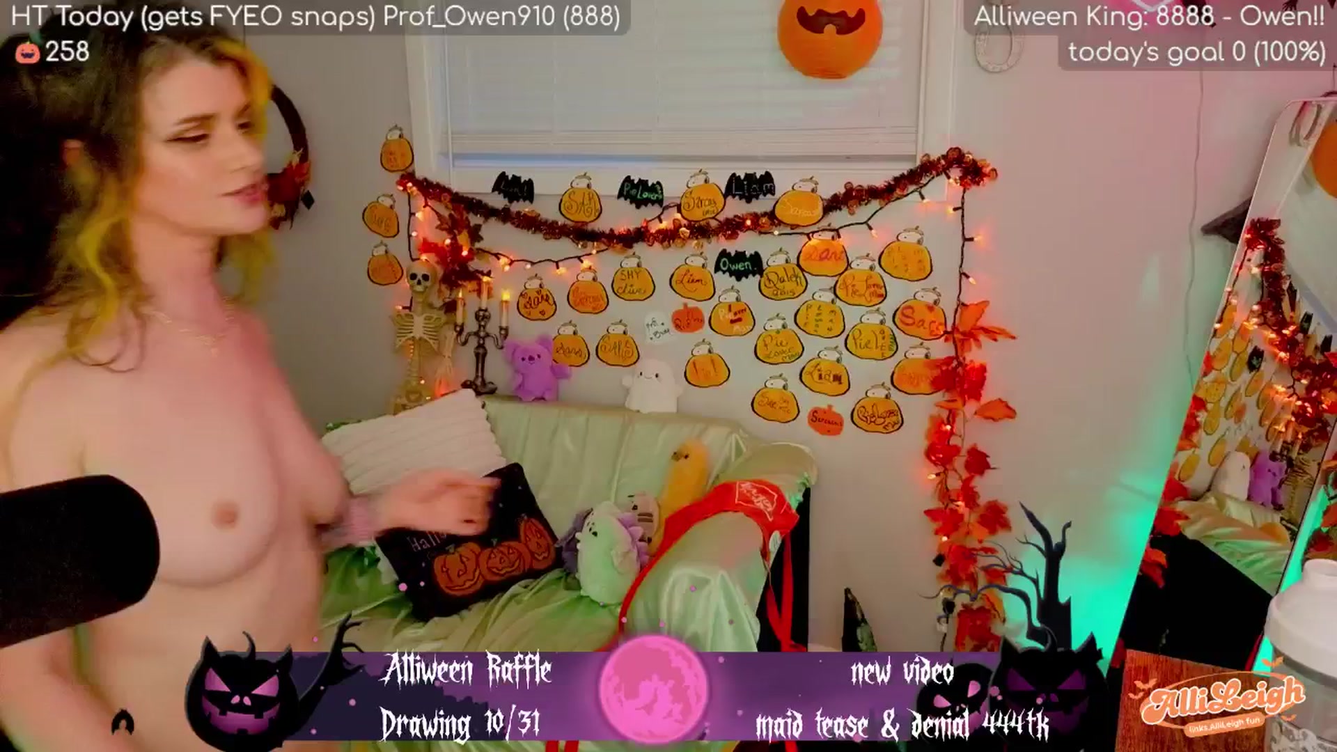 Gallery image thumbnail from alli_leigh's myfreecams stream on, 10/26/2025, 01:43 image 8 of 20
