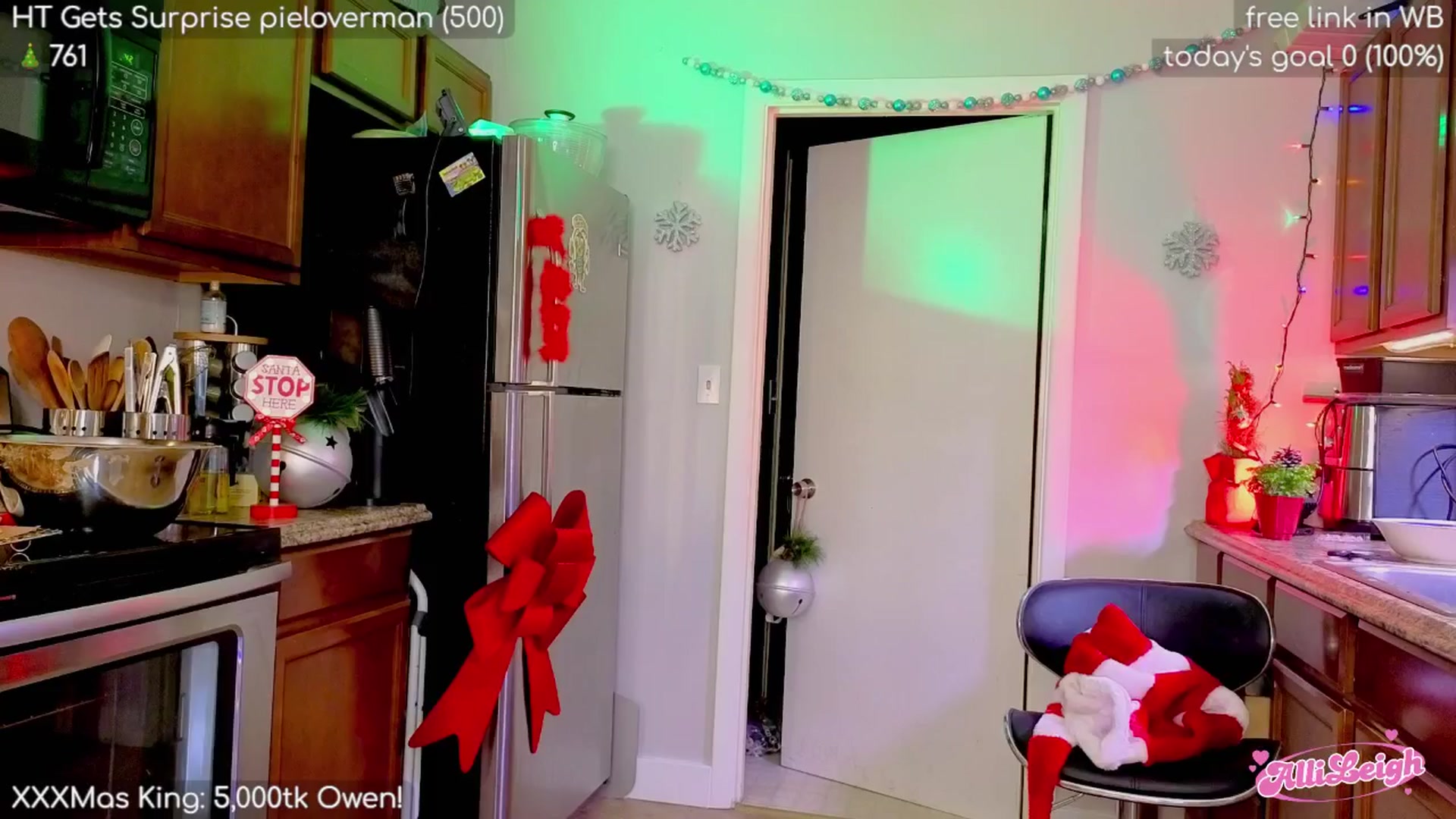 Gallery image thumbnail from alli_leigh's myfreecams stream on, 12/21/2025, 03:21 image 11 of 20