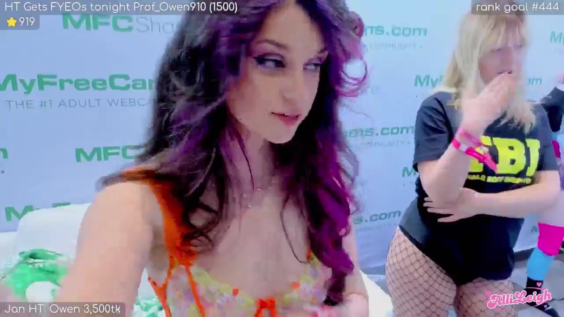 Gallery image thumbnail from alli_leigh's myfreecams stream on, 01/22/2026, 01:46 image 12 of 20