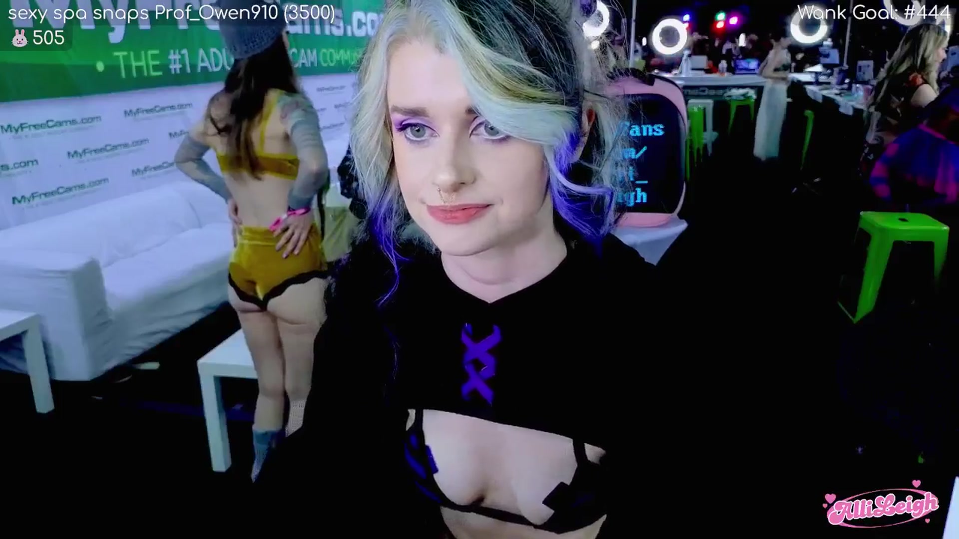 Gallery image thumbnail from alli_leigh's myfreecams stream on, 04/11/2026, 24:00 image 8 of 20
