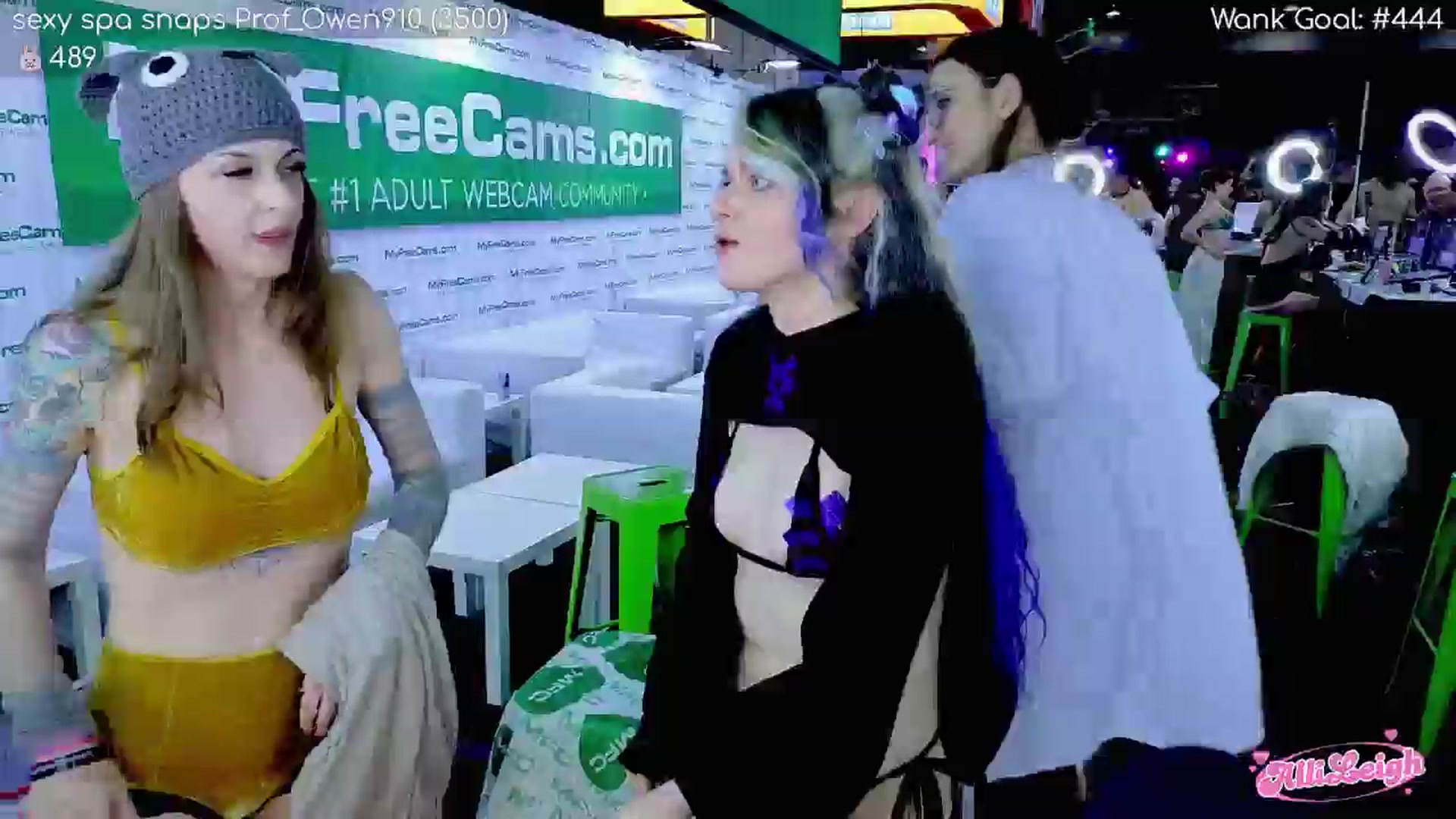 Gallery image thumbnail from alli_leigh's myfreecams stream on, 04/11/2026, 01:28 image 14 of 20
