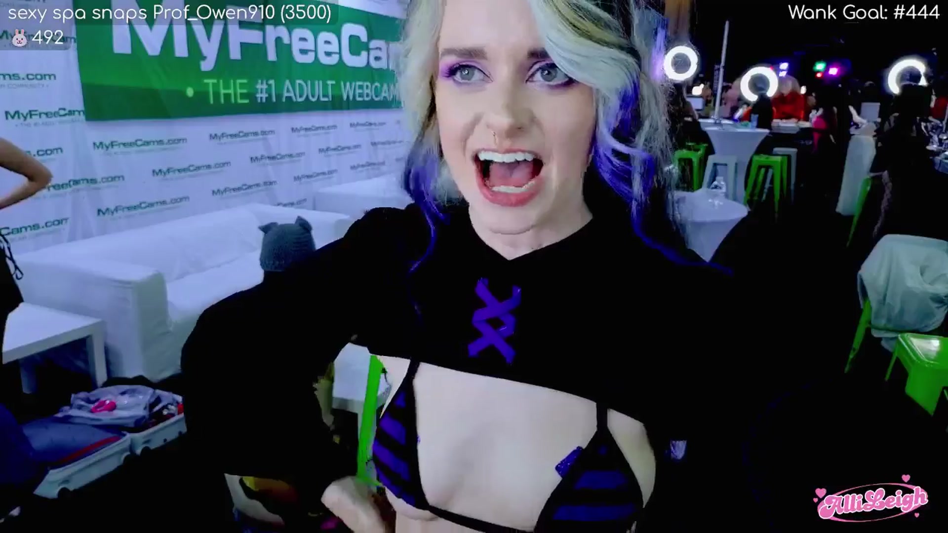 Gallery image thumbnail from alli_leigh's myfreecams stream on, 04/11/2026, 01:28 image 7 of 20