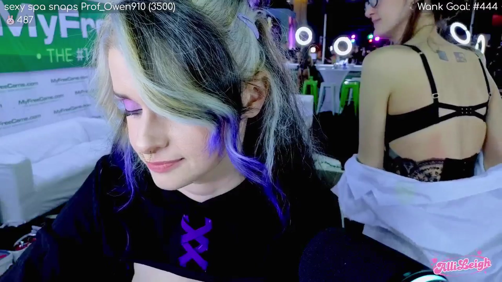 Gallery image thumbnail from alli_leigh's myfreecams stream on, 04/11/2026, 01:28 image 17 of 20