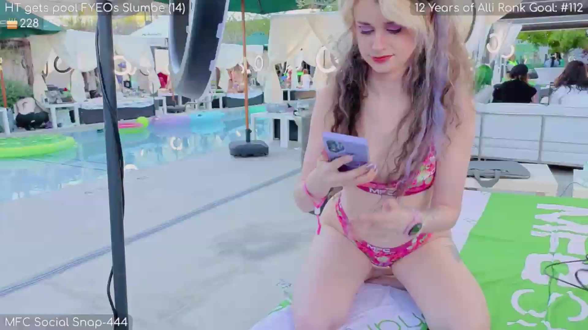 Gallery image thumbnail from alli_leigh's myfreecams stream on, 05/19/2026, 04:04 image 4 of 20