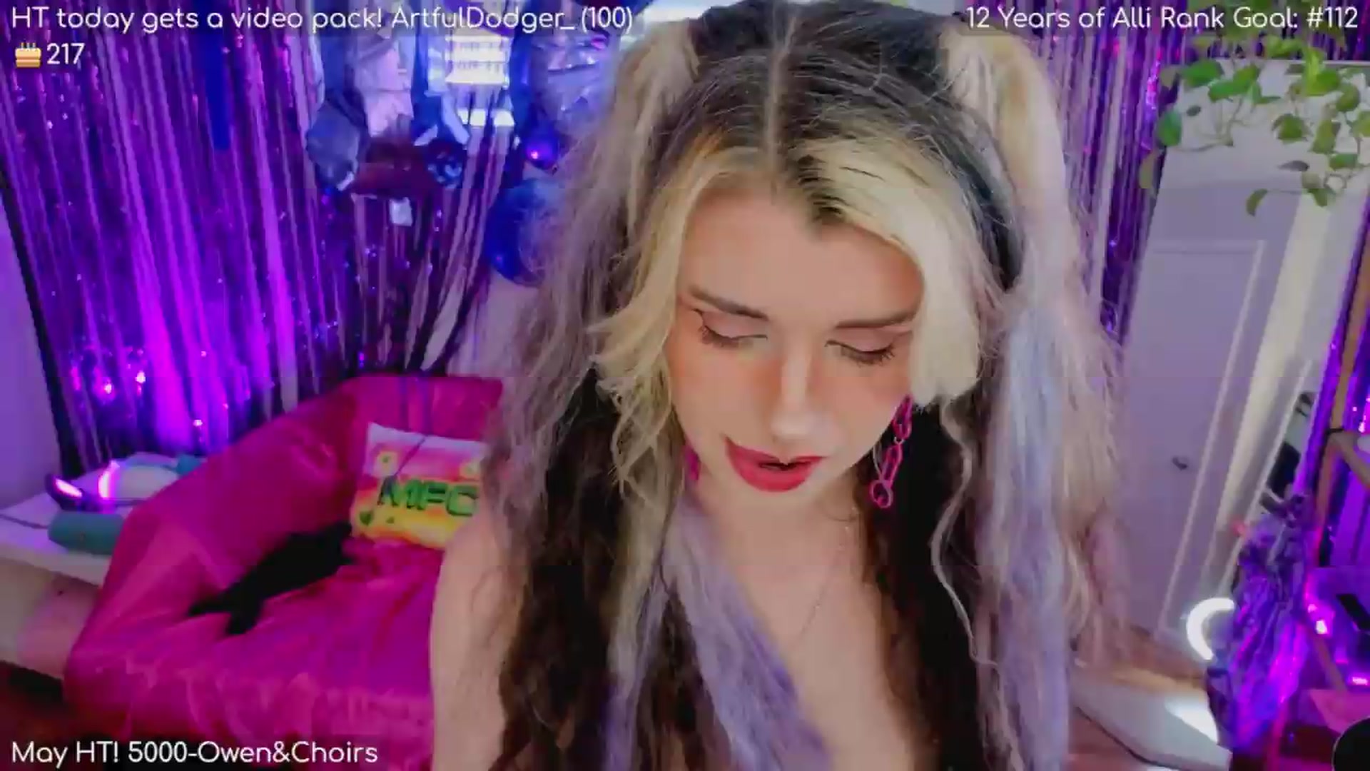 Gallery image thumbnail from alli_leigh's myfreecams stream on, 05/28/2026, 24:02 image 5 of 20