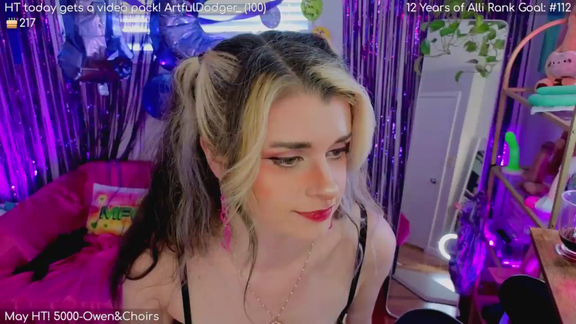 Gallery image thumbnail from alli_leigh's myfreecams stream on, 05/28/2026, 24:02 image 9 of 20