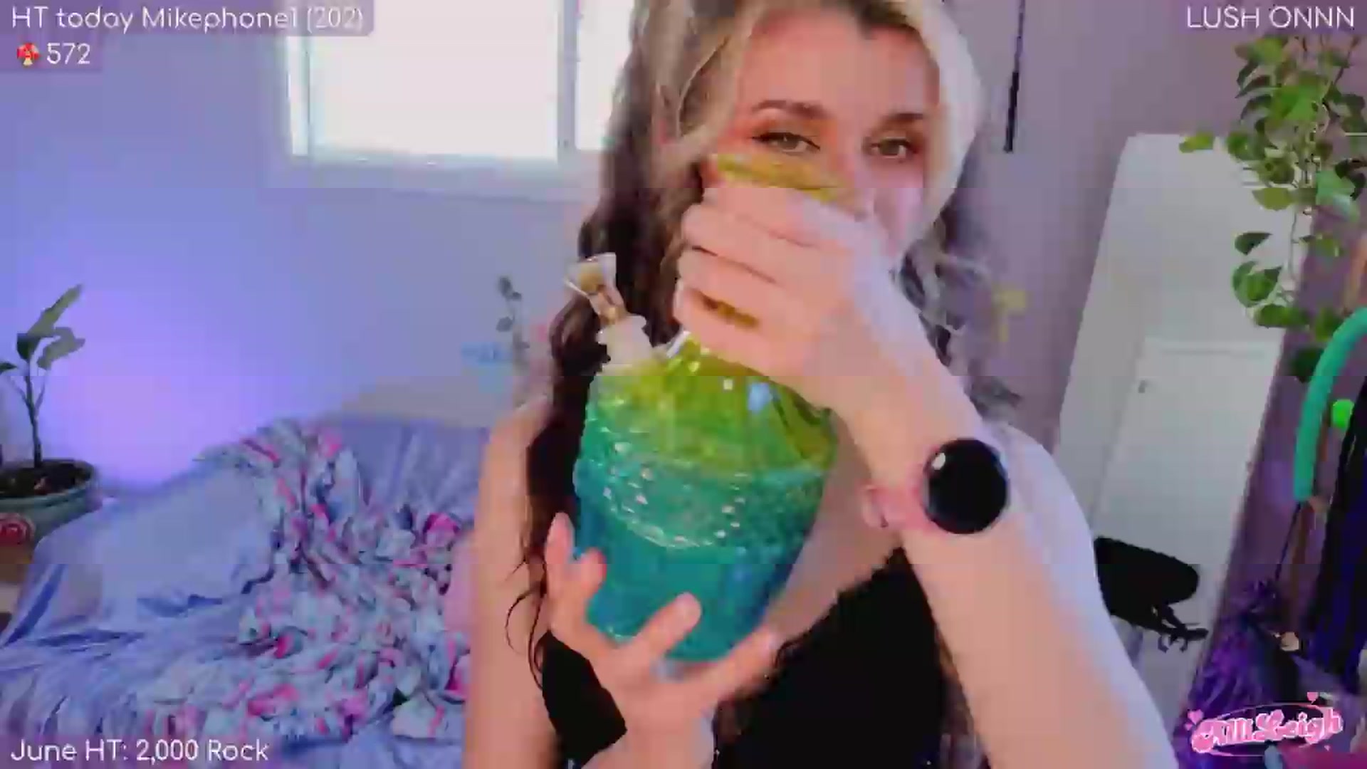 Gallery image thumbnail from alli_leigh's myfreecams stream on, 06/14/2026, 01:15 image 1 of 20
