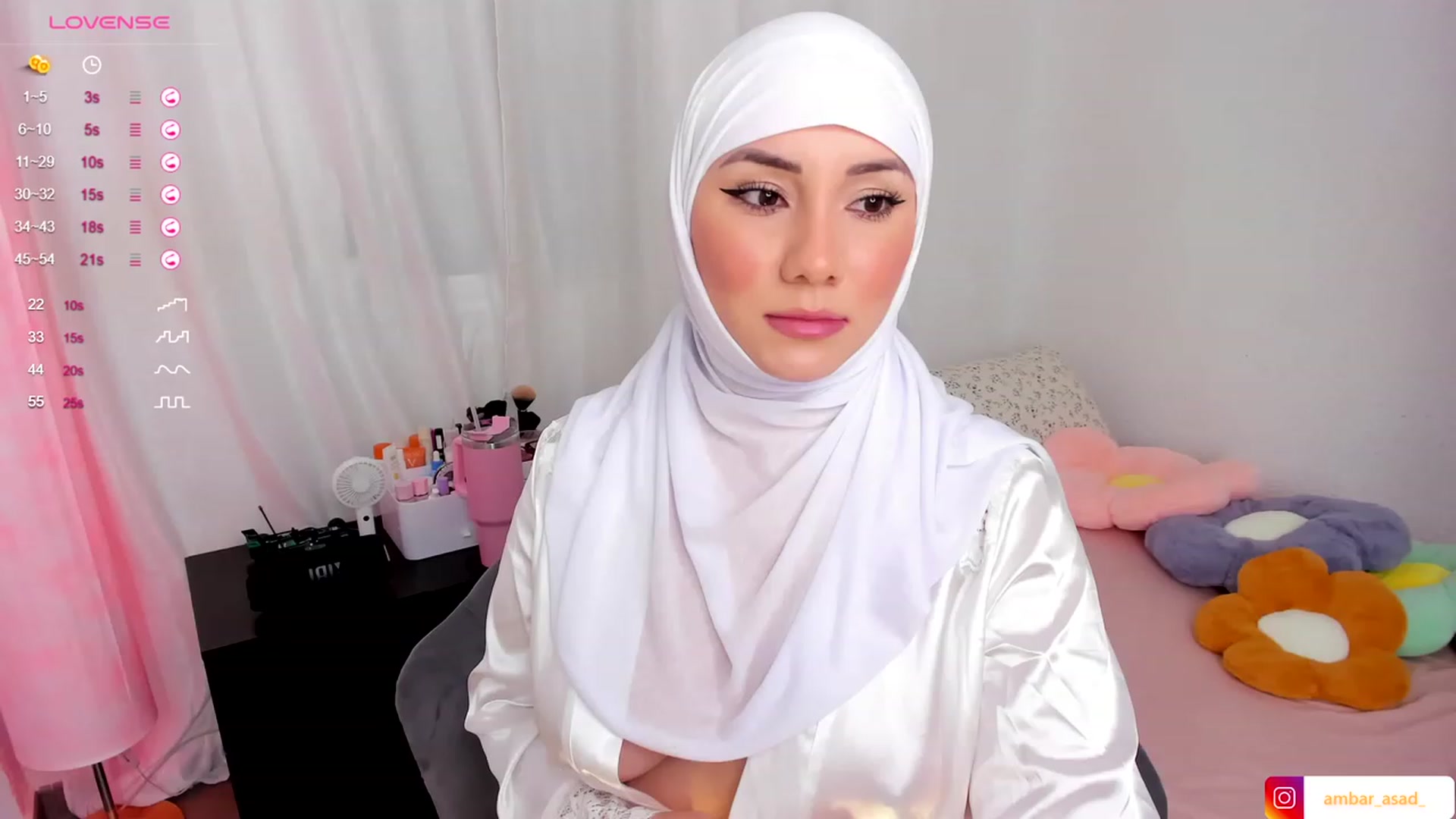 Gallery image thumbnail from ambarasad's myfreecams stream on, 10/08/2023, 17:51 image 19 of 20