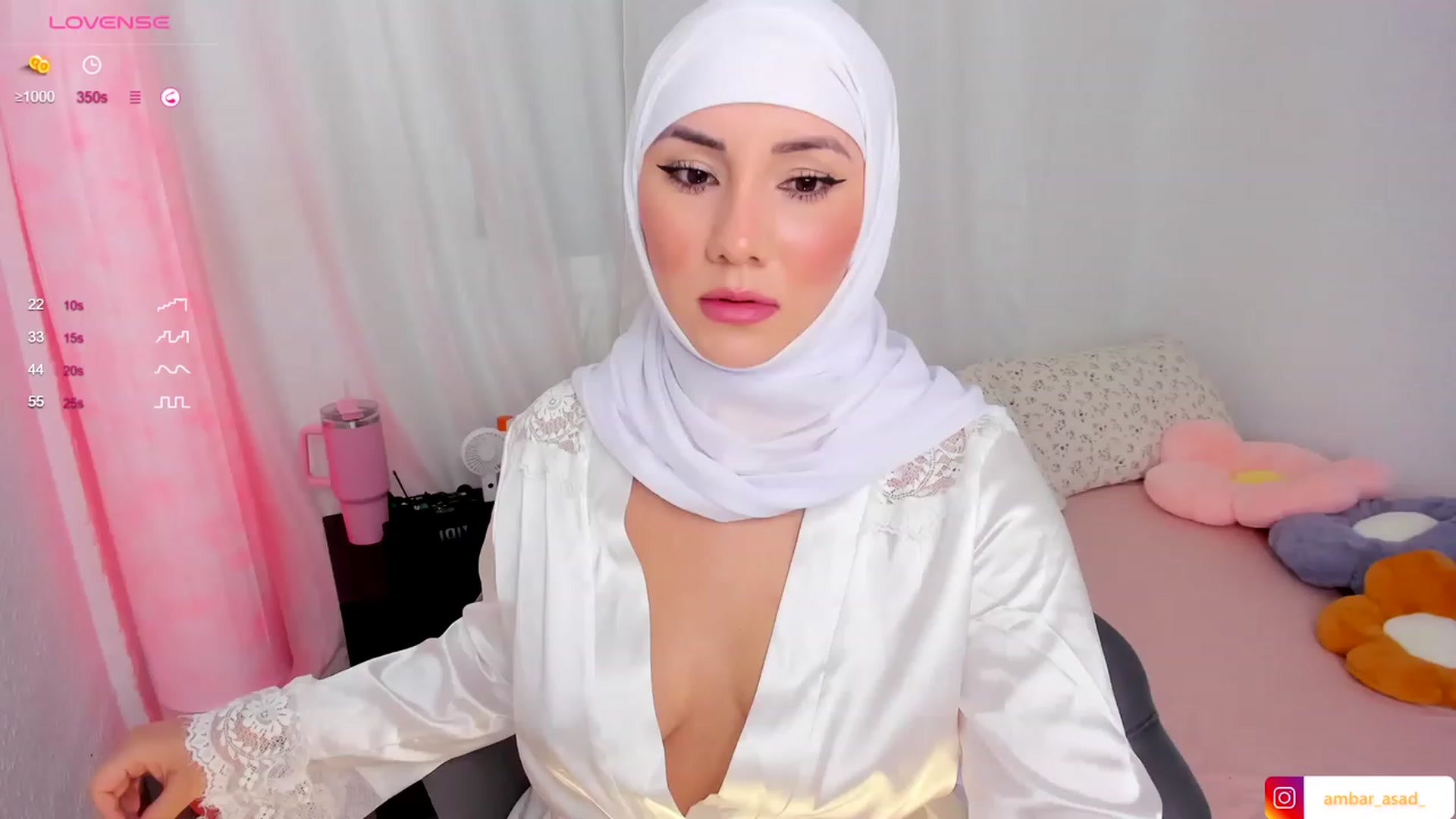 Gallery image thumbnail from ambarasad's myfreecams stream on, 10/08/2023, 18:12 image 6 of 20