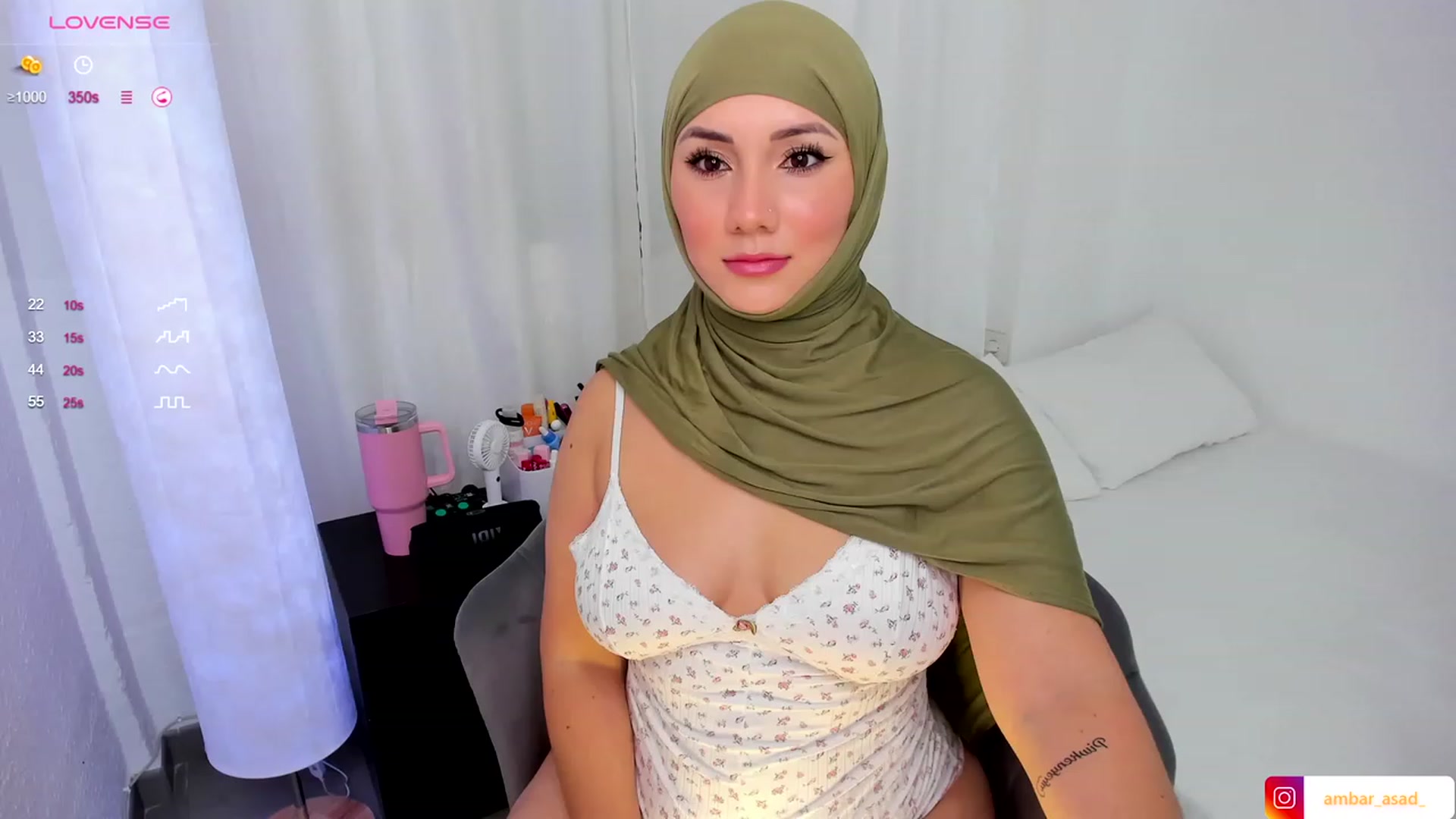 Gallery image thumbnail from ambarasad's myfreecams stream on, 10/17/2023, 17:04 image 2 of 20