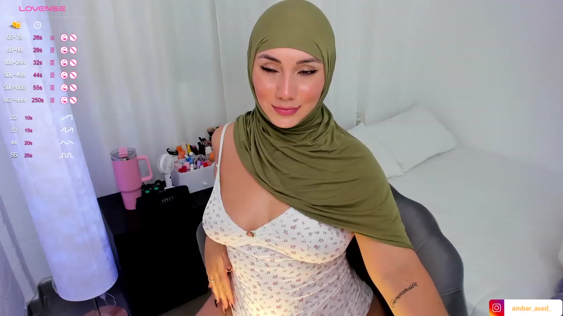 Gallery image thumbnail from ambarasad's myfreecams stream on, 10/17/2023, 18:35 image 14 of 20