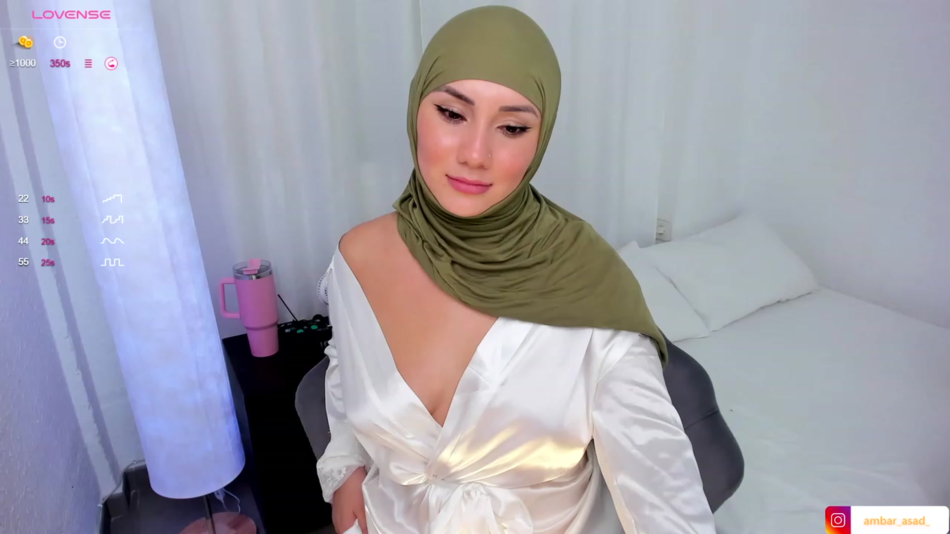 Gallery image thumbnail from ambarasad's myfreecams stream on, 10/17/2023, 20:25 image 9 of 20